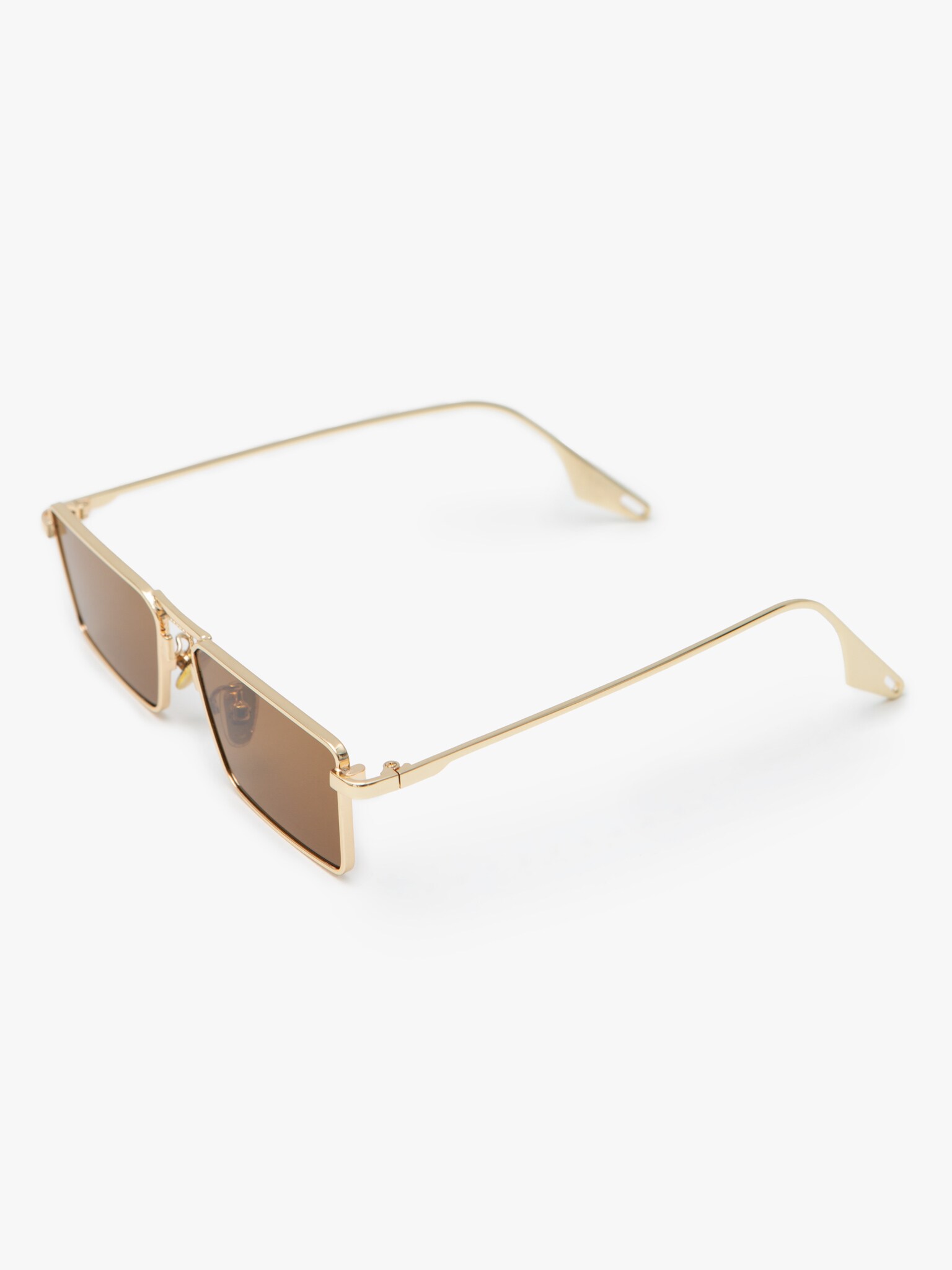 Солнцезащитные очки в металлической оправе