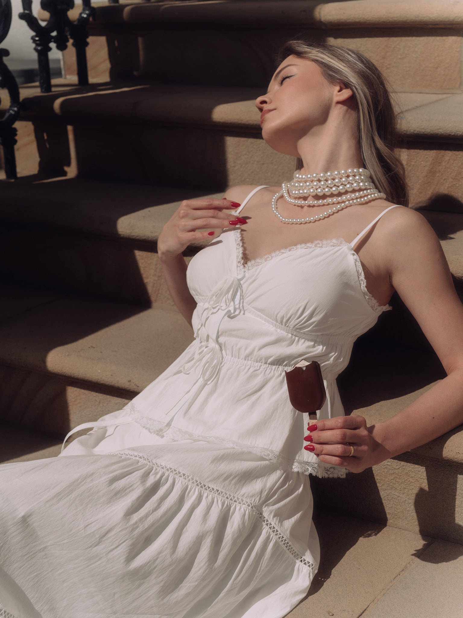 Топ на бретелях с бантами спереди