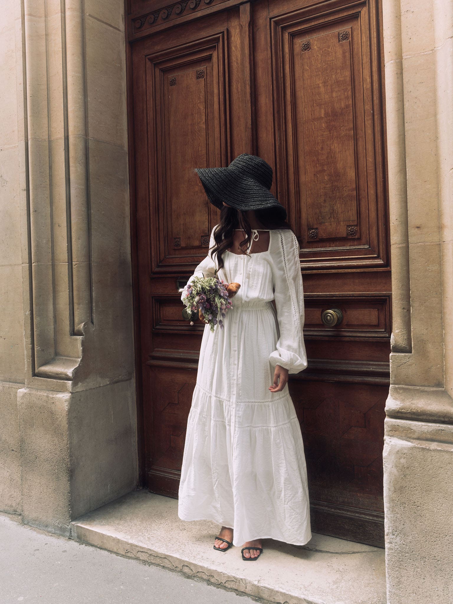 Voluminous maxi dress with collar ties