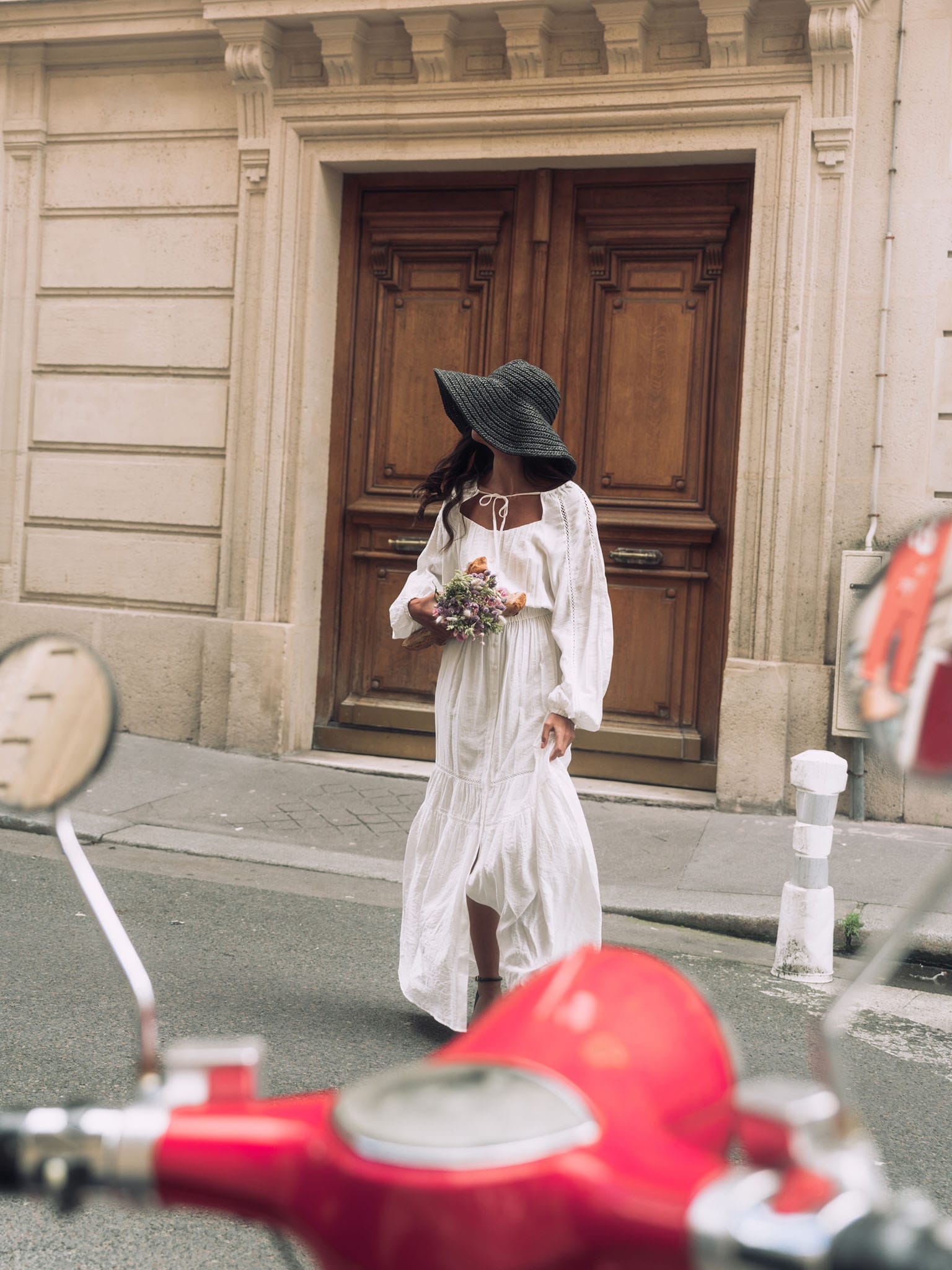 Voluminous maxi dress with collar ties