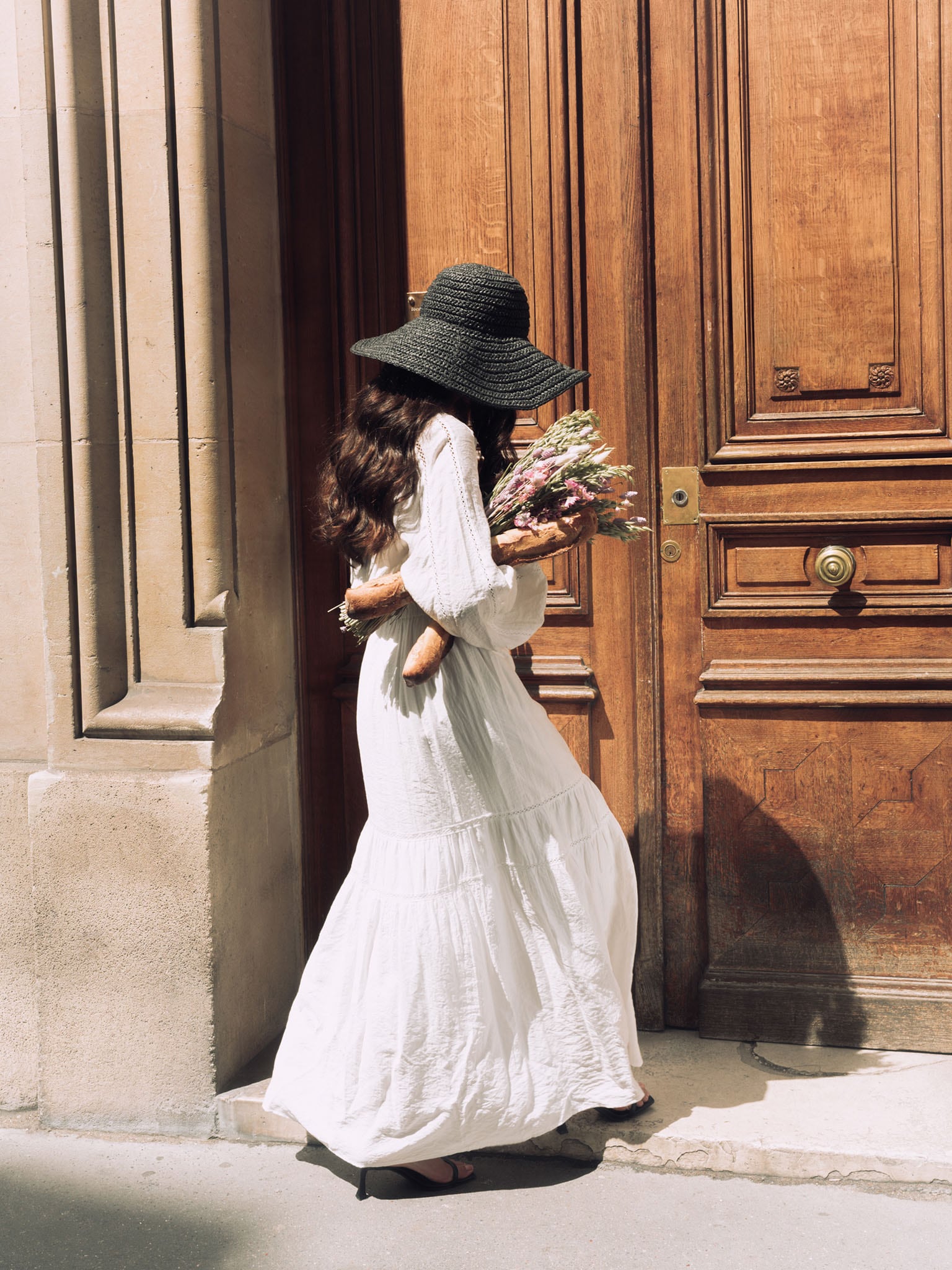 Voluminous maxi dress with collar ties