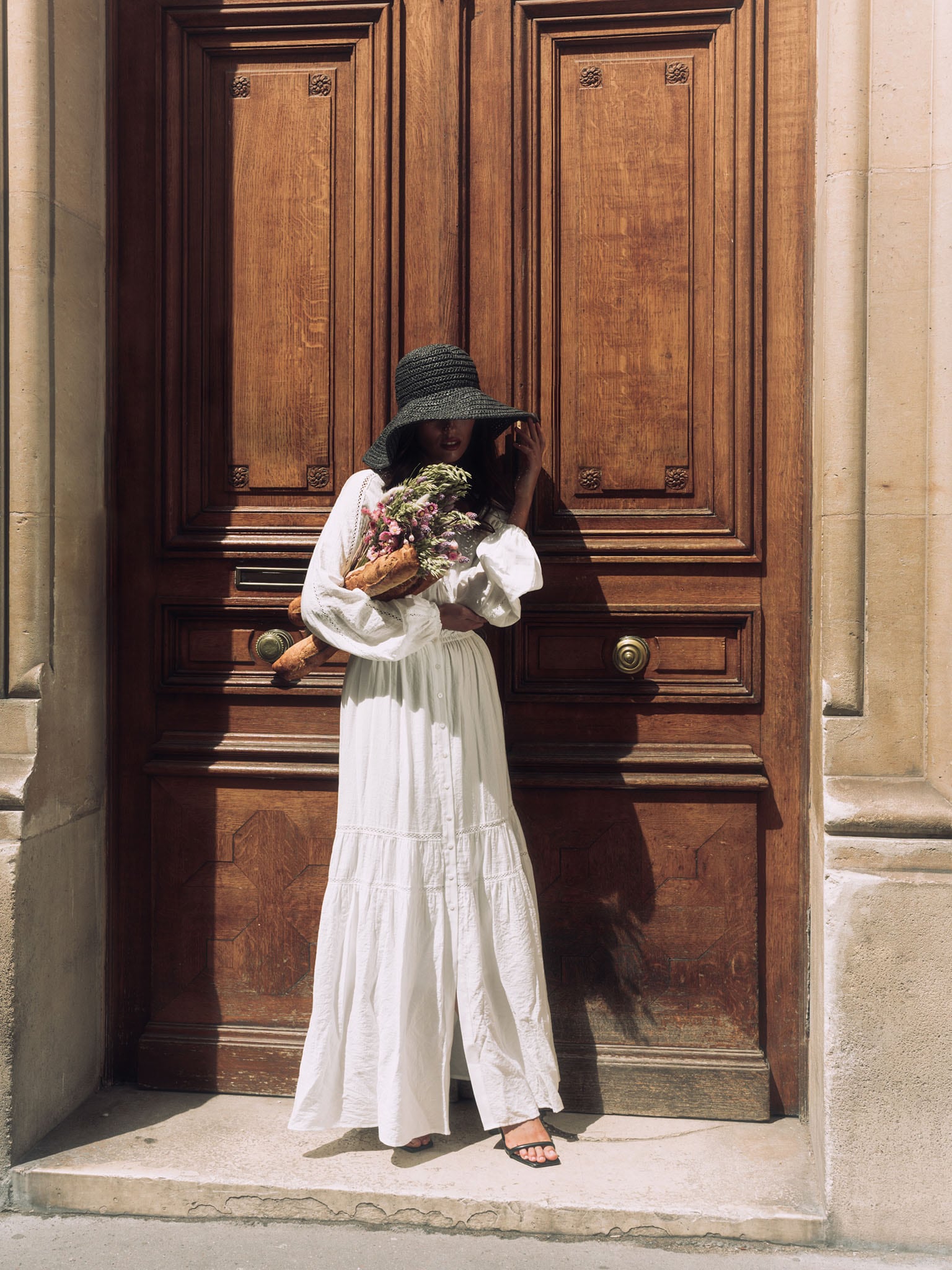 Voluminous maxi dress with collar ties