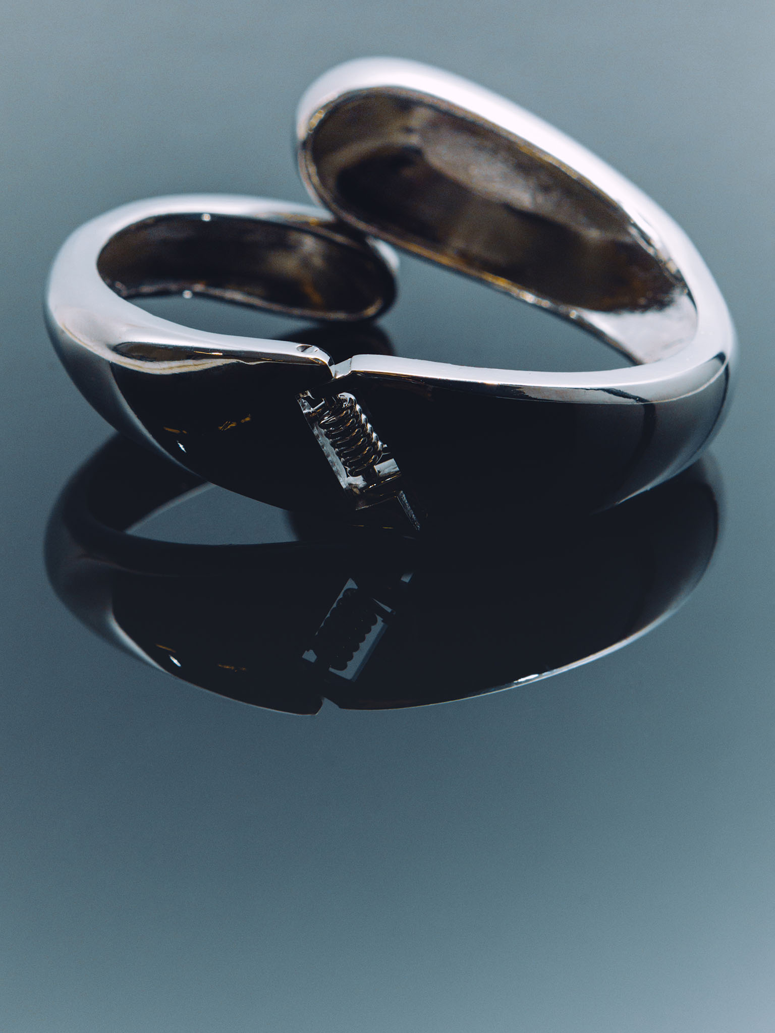 Abstract-shaped bangle bracelet :: LICHI - Online fashion store