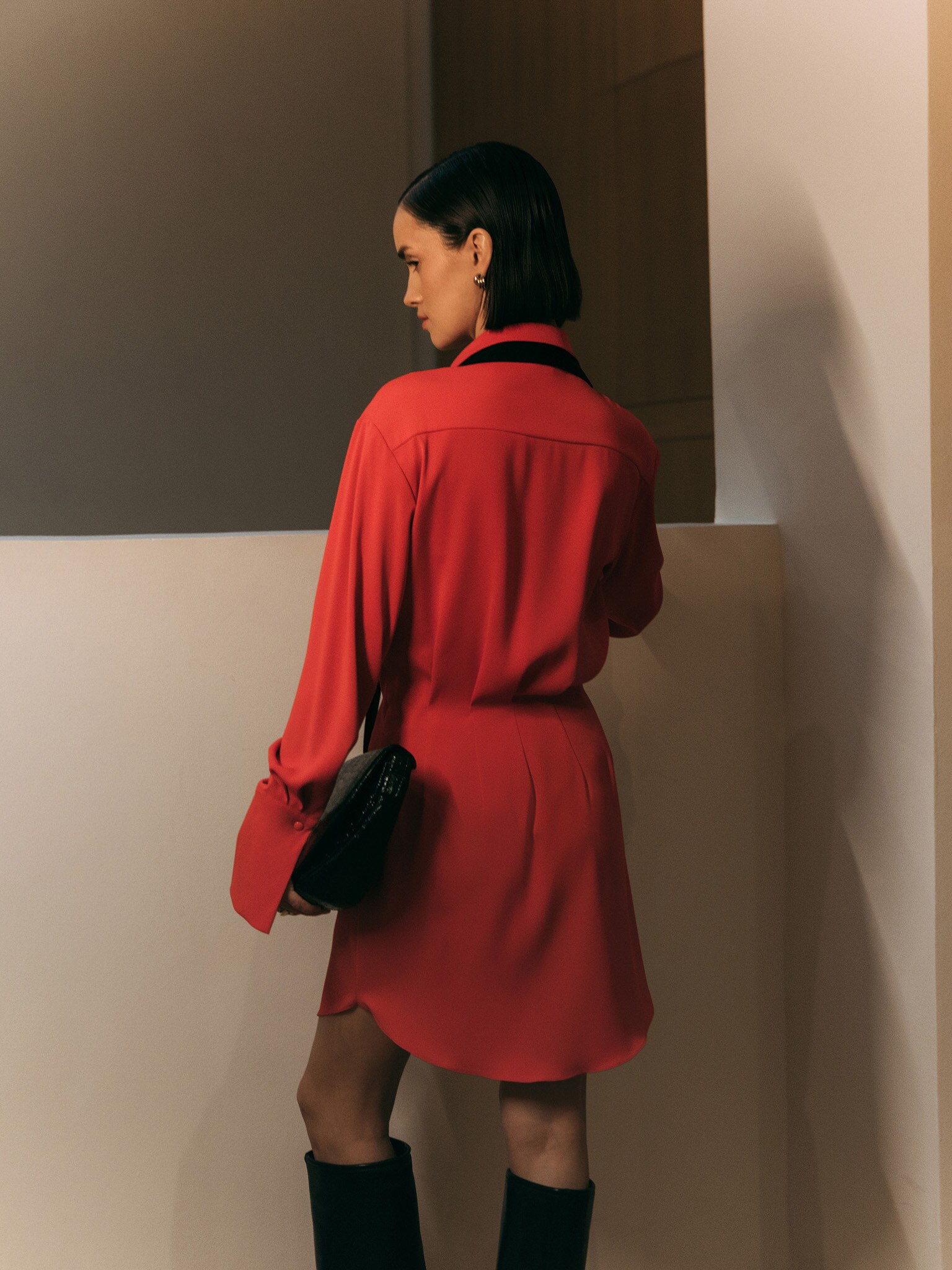 Fitted shirt dress with a tie 