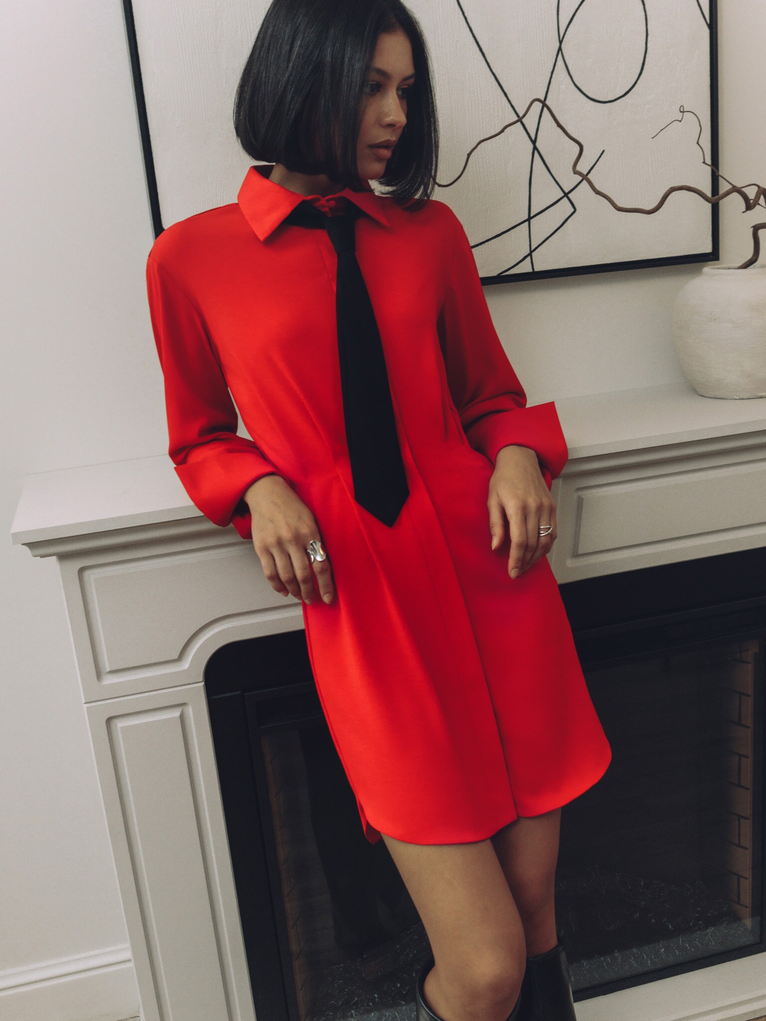Приталенное платье-рубашка мини с галстуком :: LICHI - Online fashion store