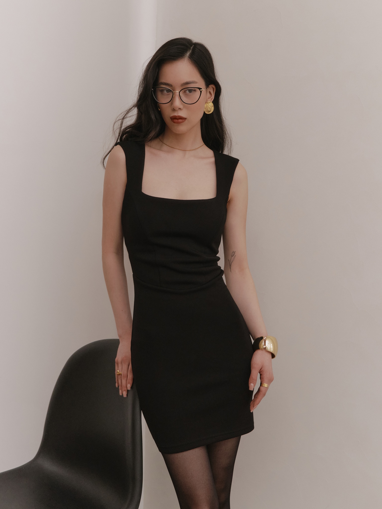 Платье мини на широких бретелях :: LICHI - Online fashion store