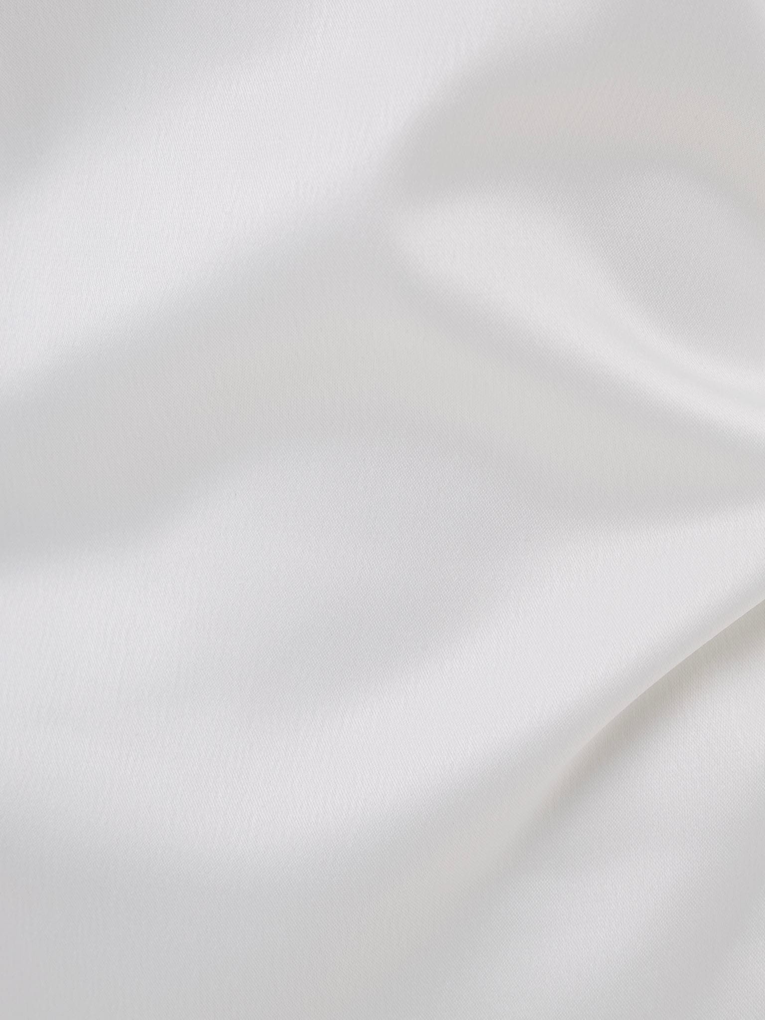 Fitted blouse with criss-cross collar details