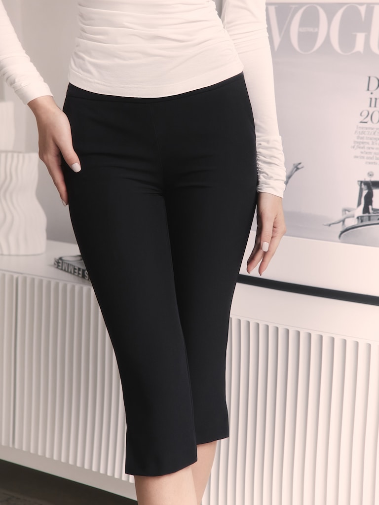 Straight cut capri trousers