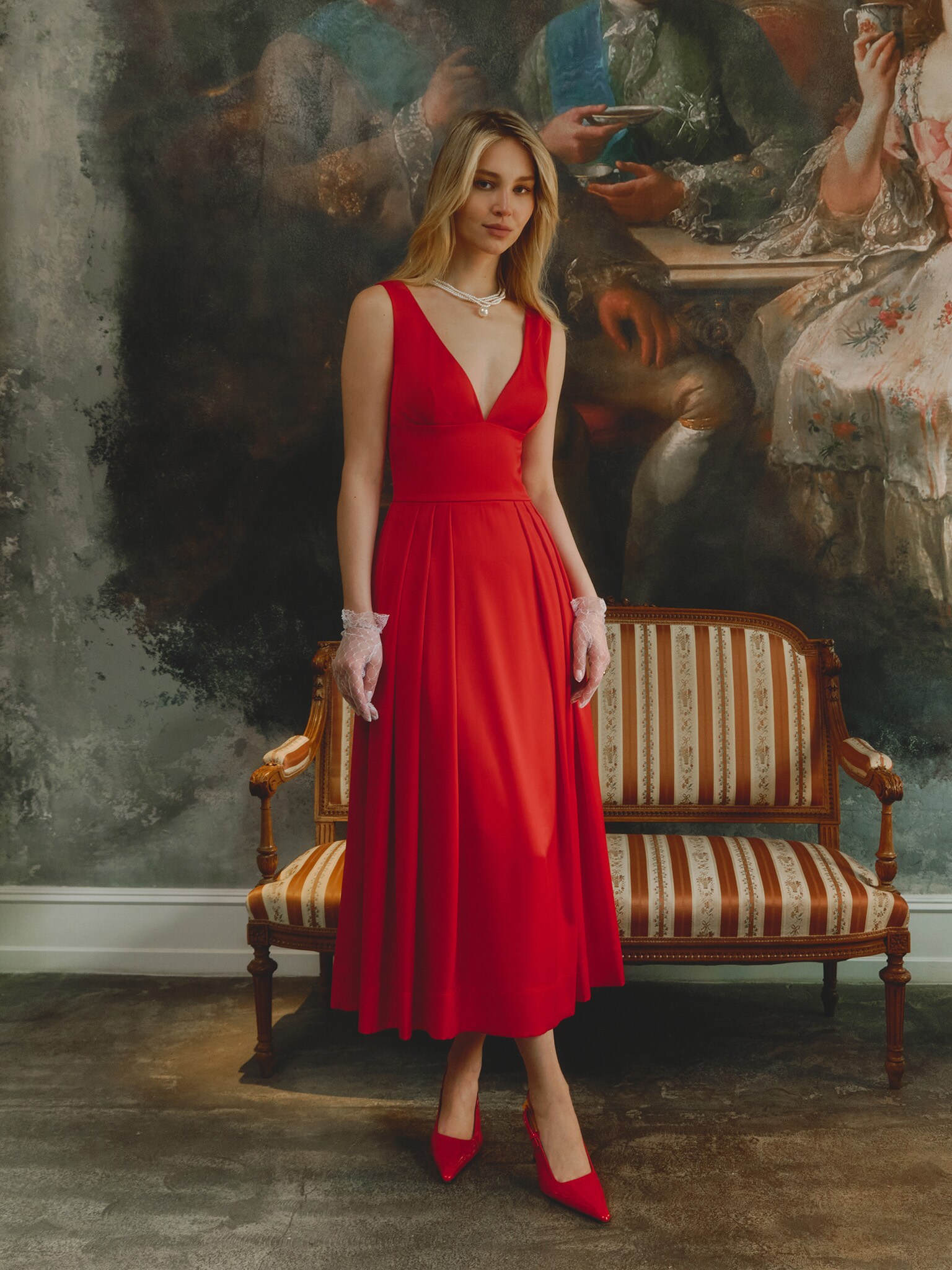 Платье миди с крупными складками на юбке