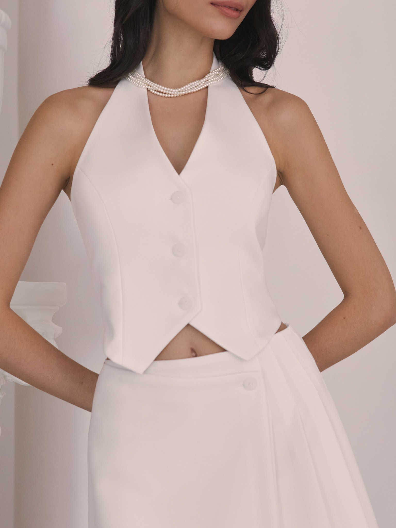 Приталенный жилет с открытыми плечами