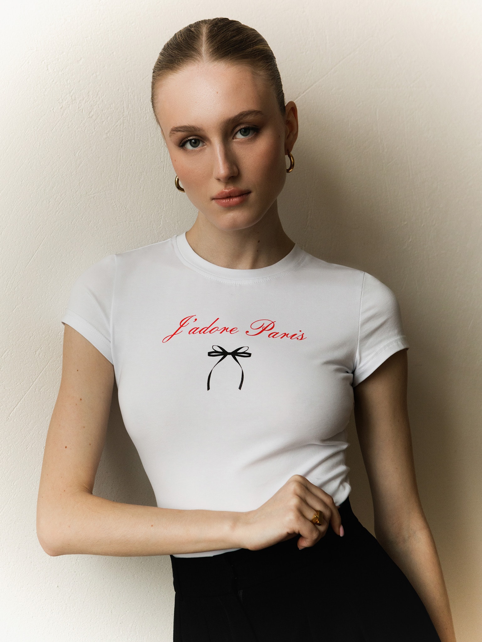 Cropped fitted T-shirt with lettering
