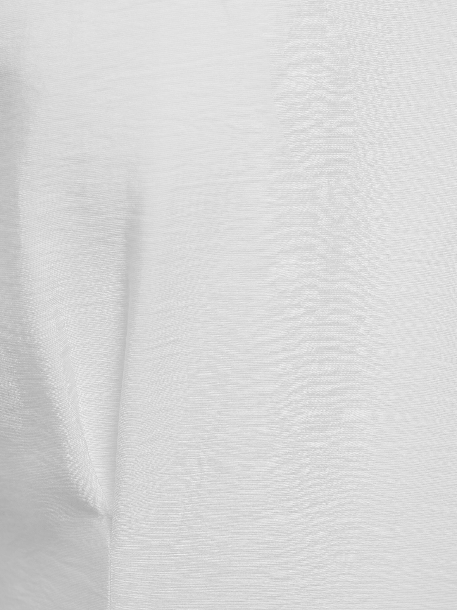 Платье миди с треугольным воротником и складками на талии