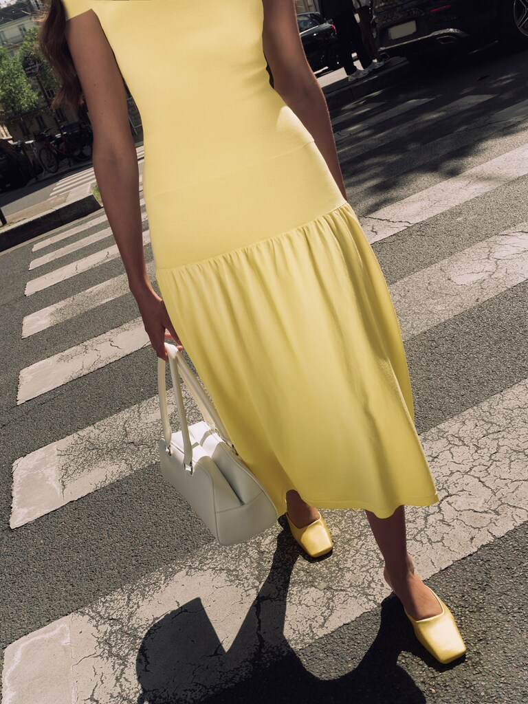 Jupe midi en maille avec volant