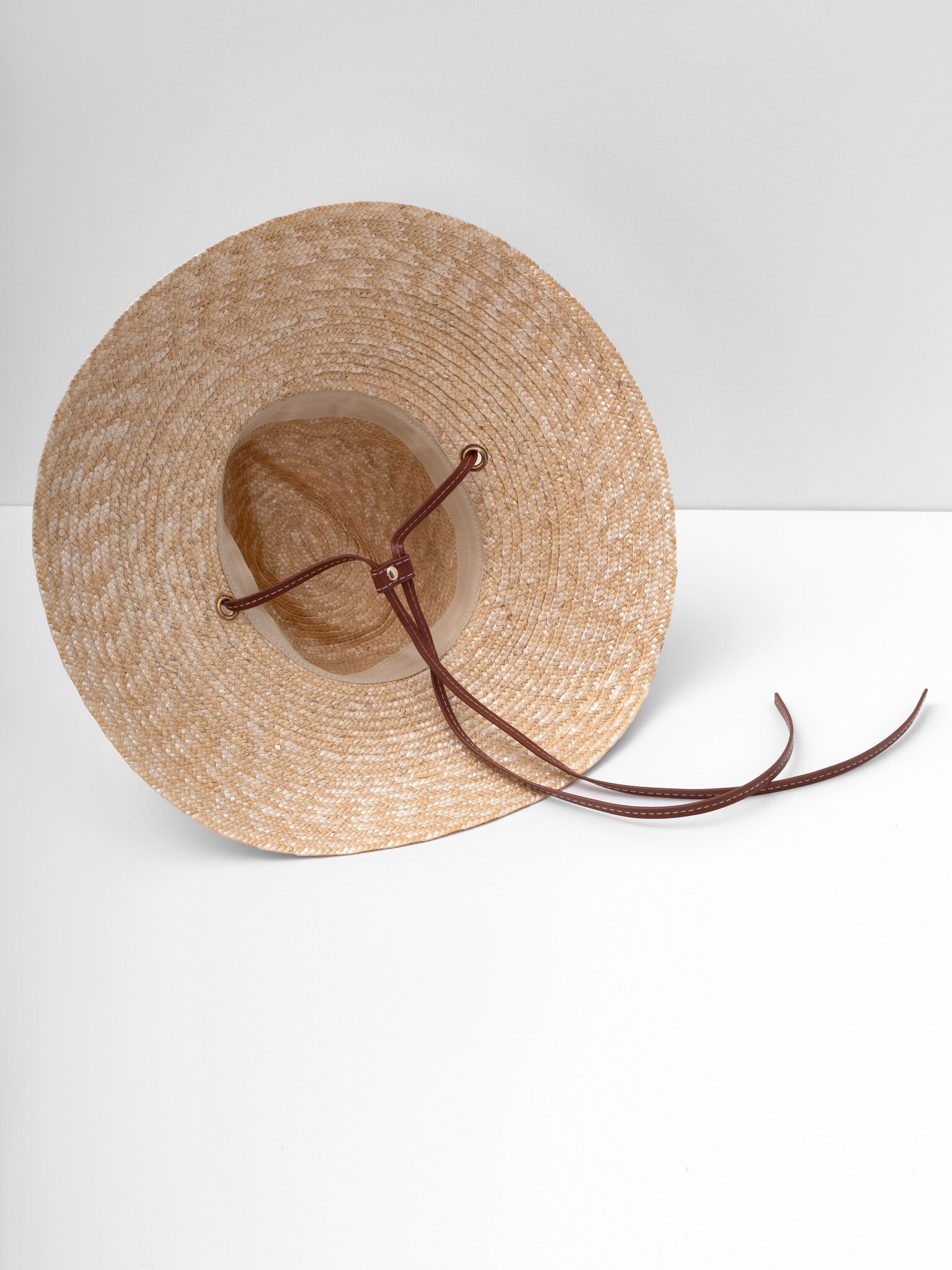 Straw hat with ribbon ties