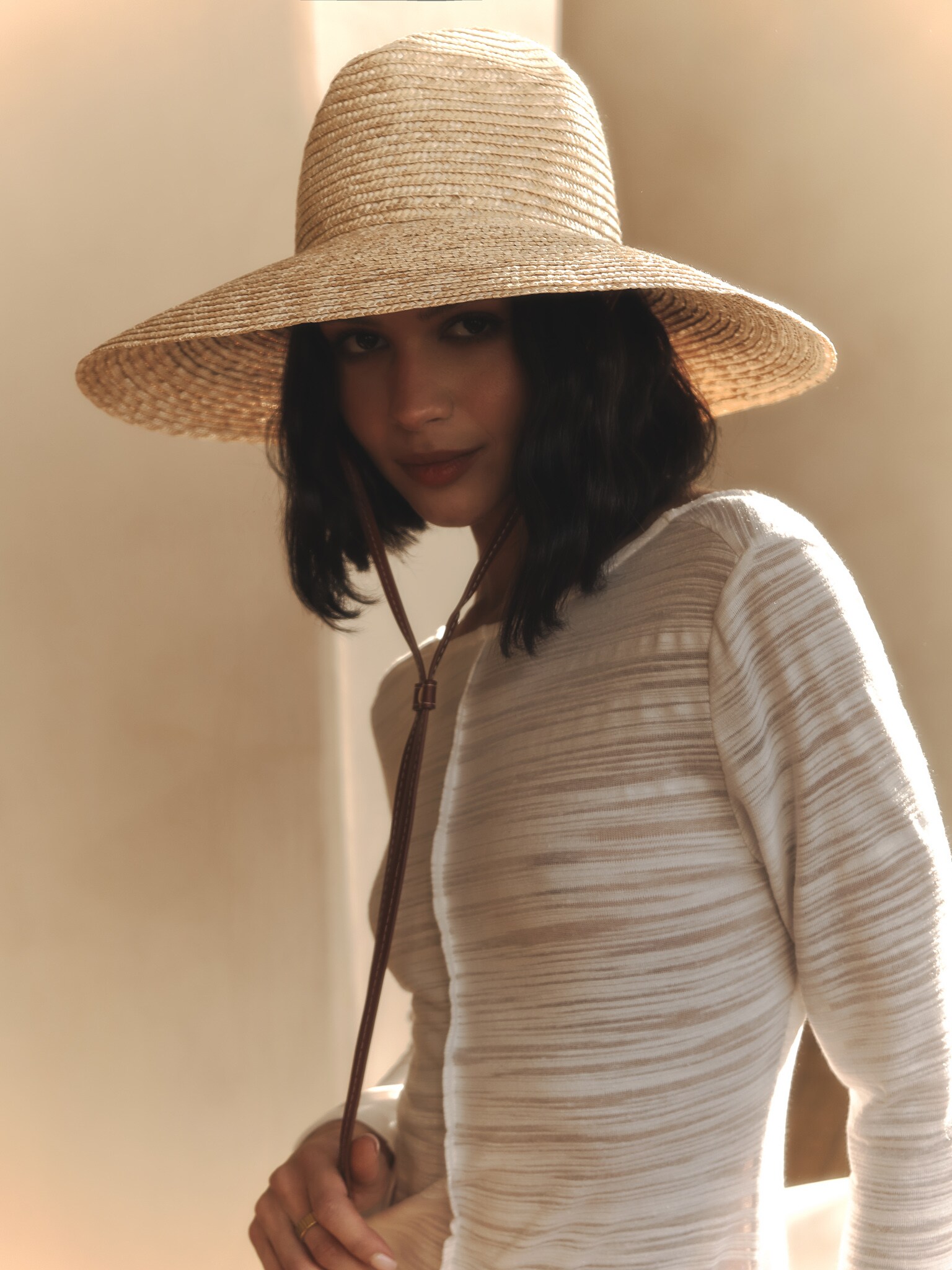 Straw hat with ribbon ties