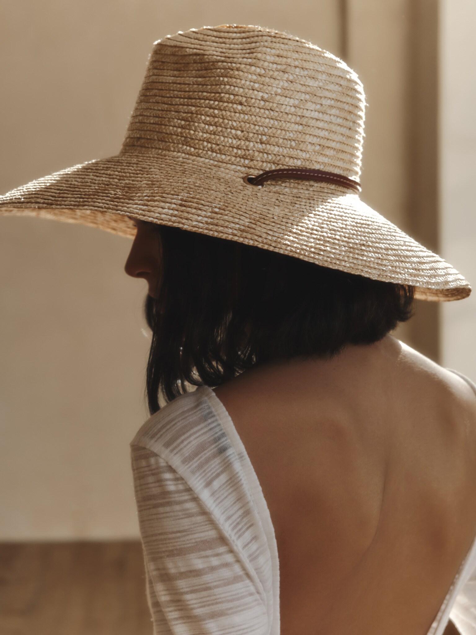 Straw hat with ribbon ties