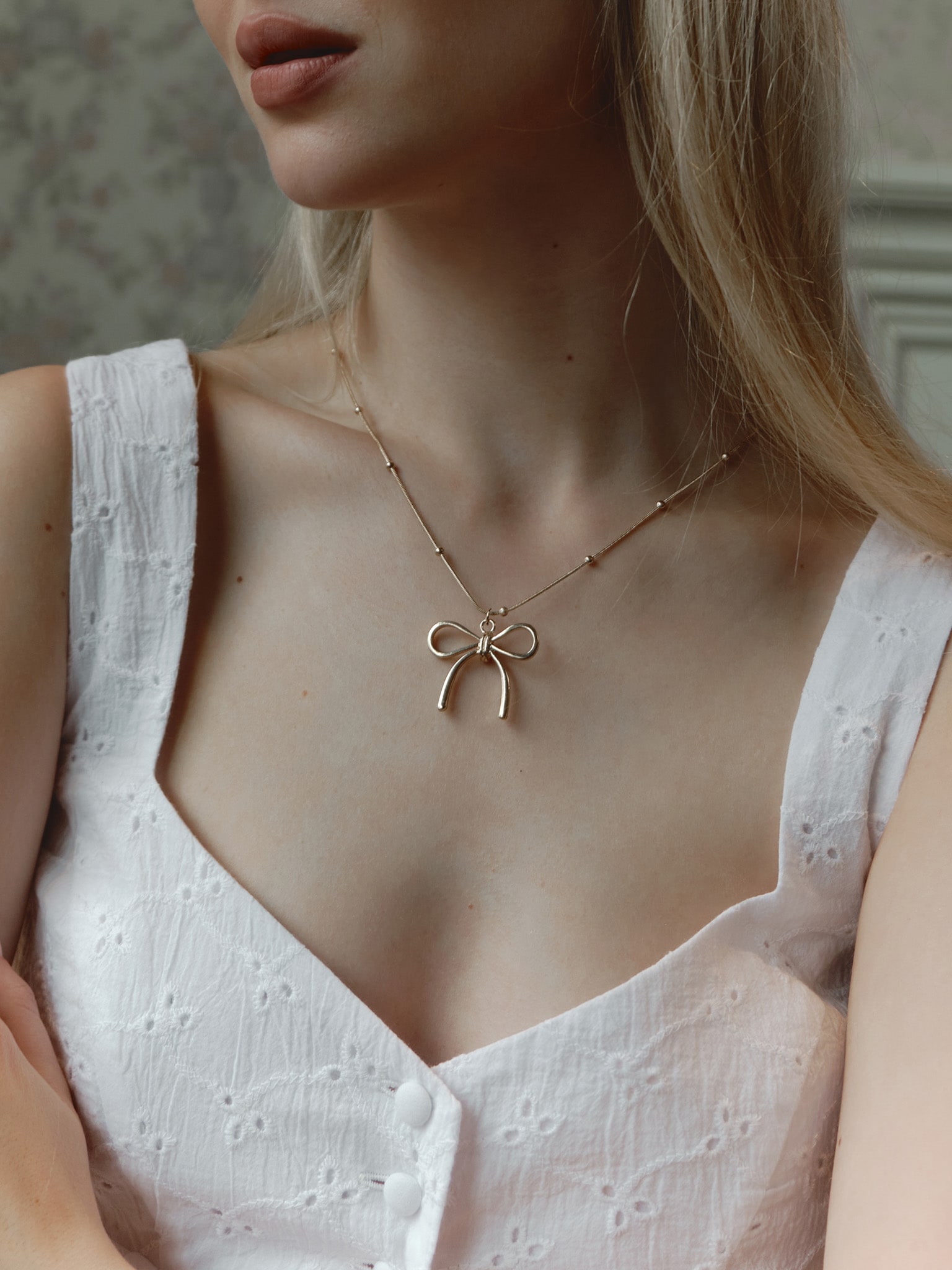 Golden chain with matching bow pendant