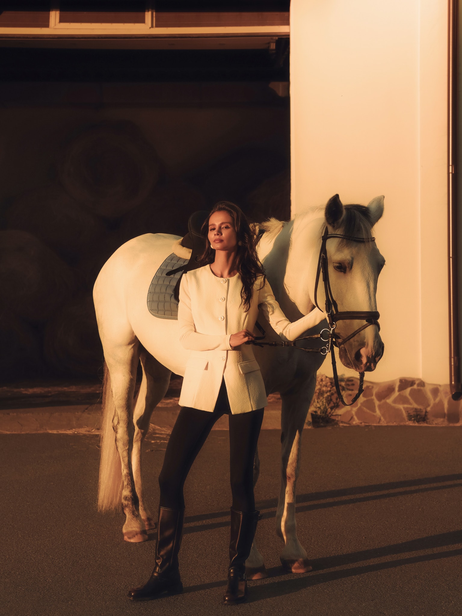 Приталенный жилет с акцентными пуговицами