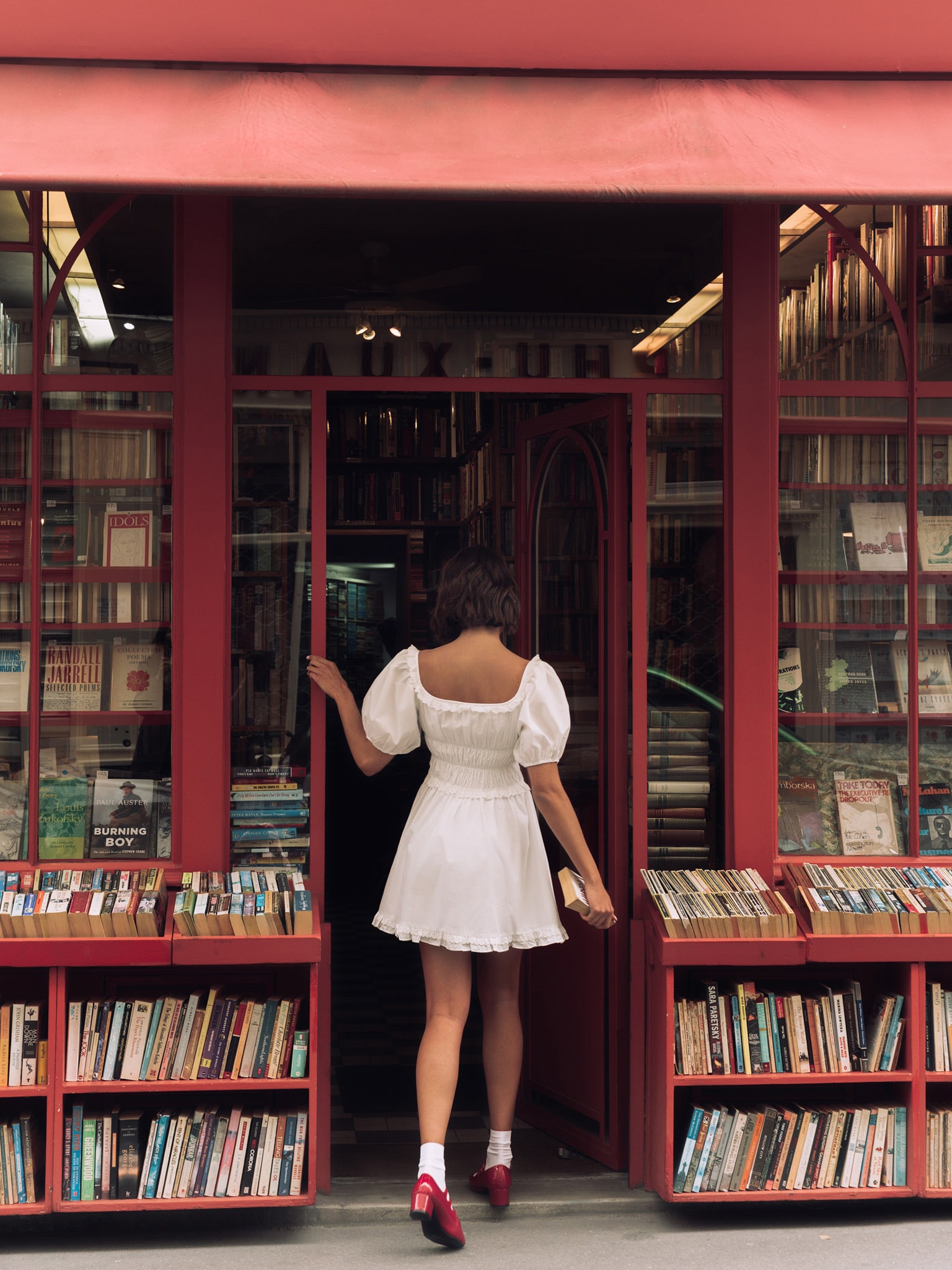 Mini dress with elasticated waist and lace ruffles