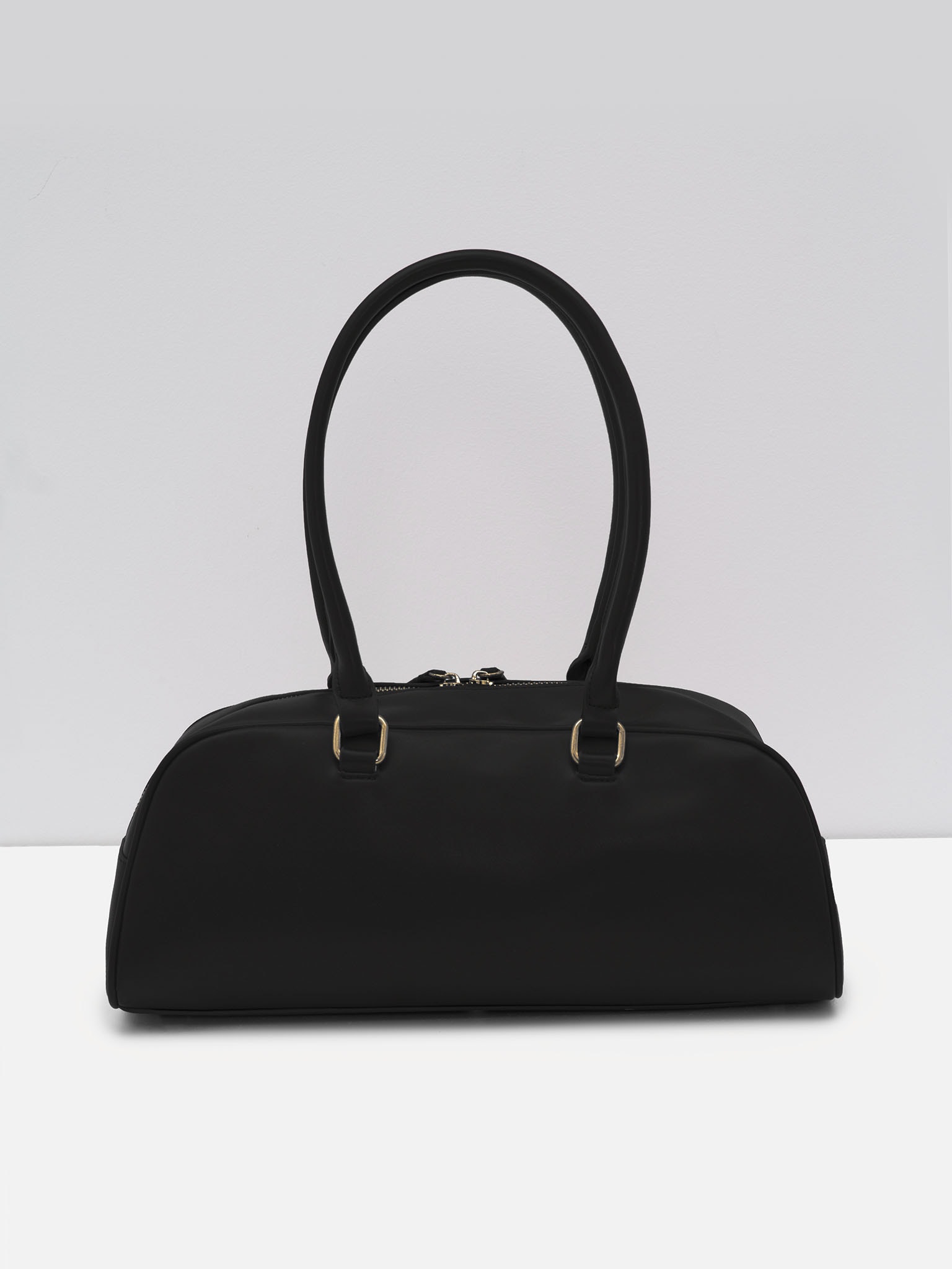 Длинная сумка-багет на тонких ручках