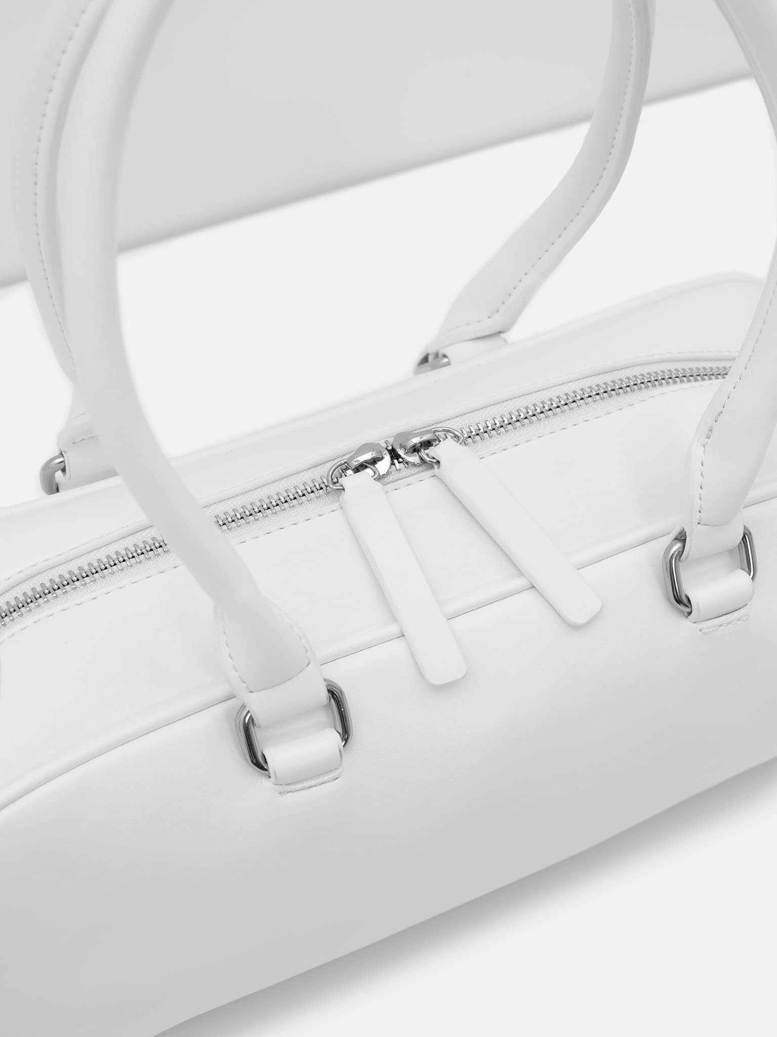 Длинная сумка-багет на тонких ручках