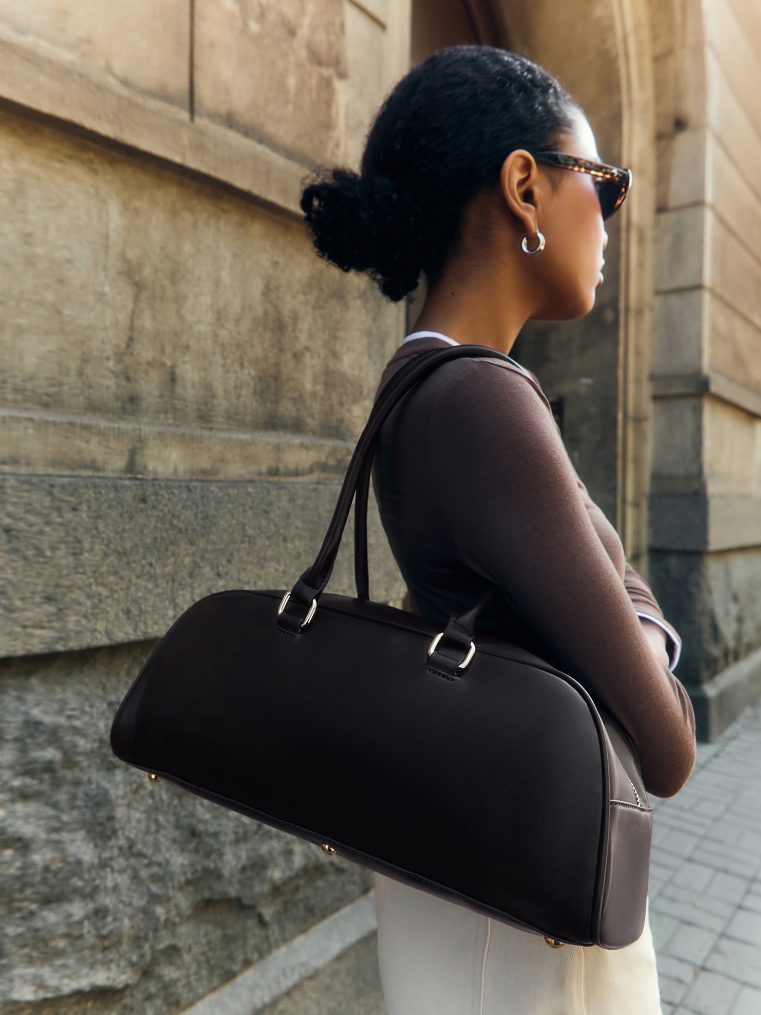 Long baguette bag with thin handles