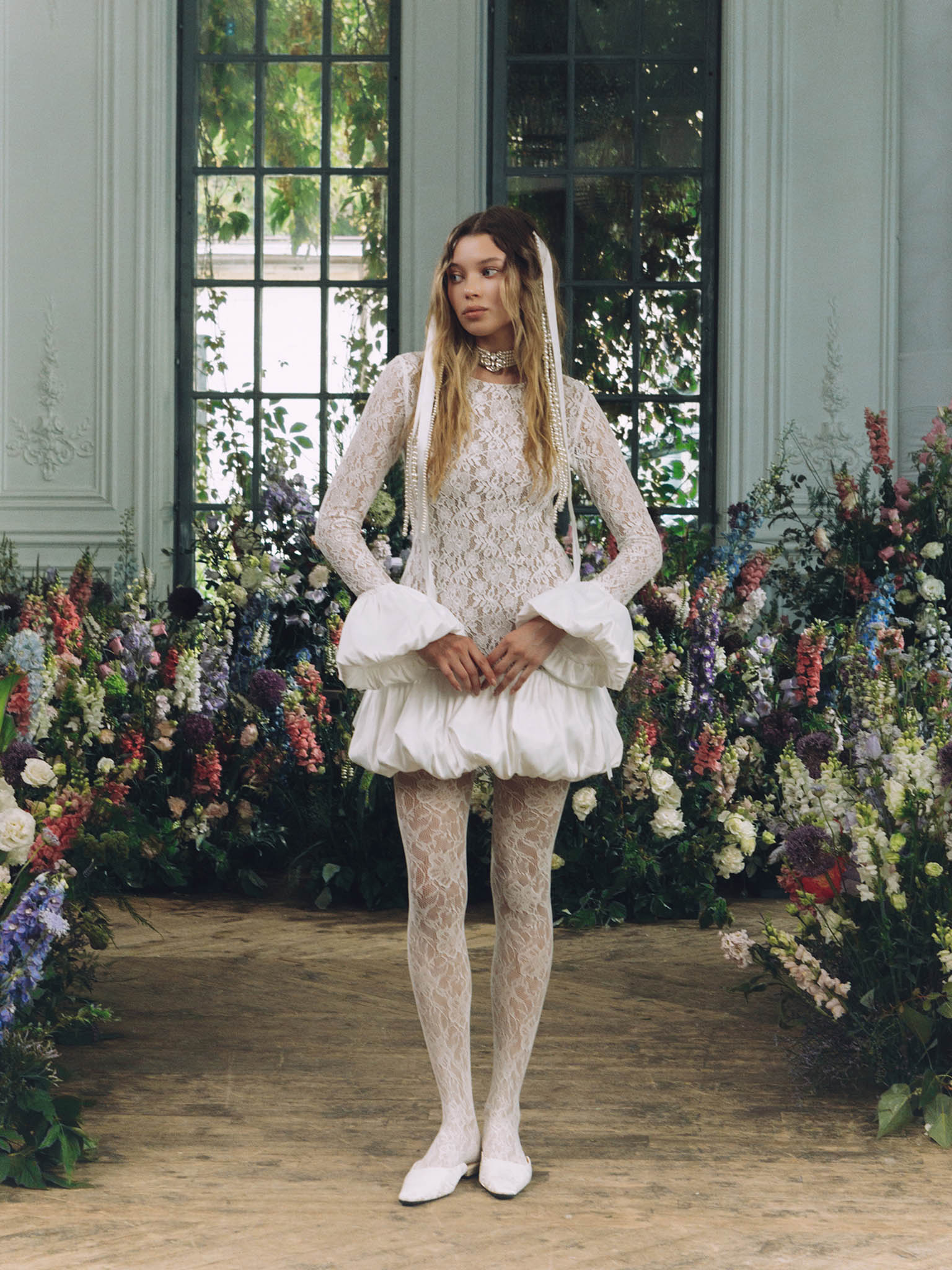 Lace mini dress with voluminous cuffs and balloon skirt