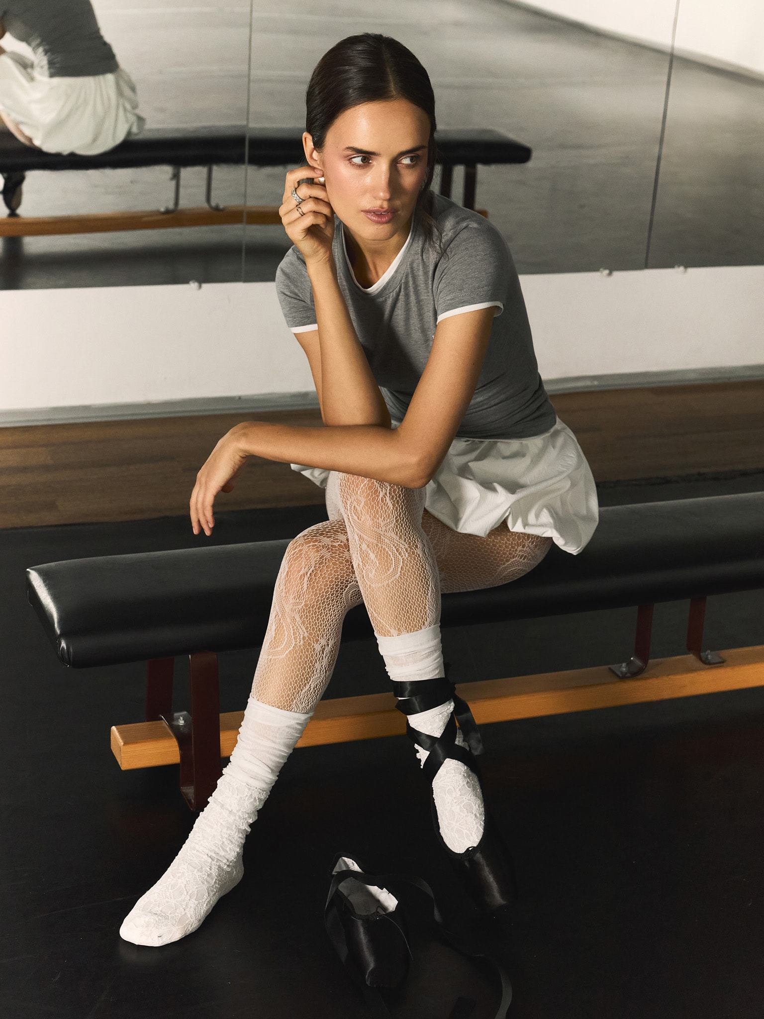 Podwójna koszulka z haftem na piersi