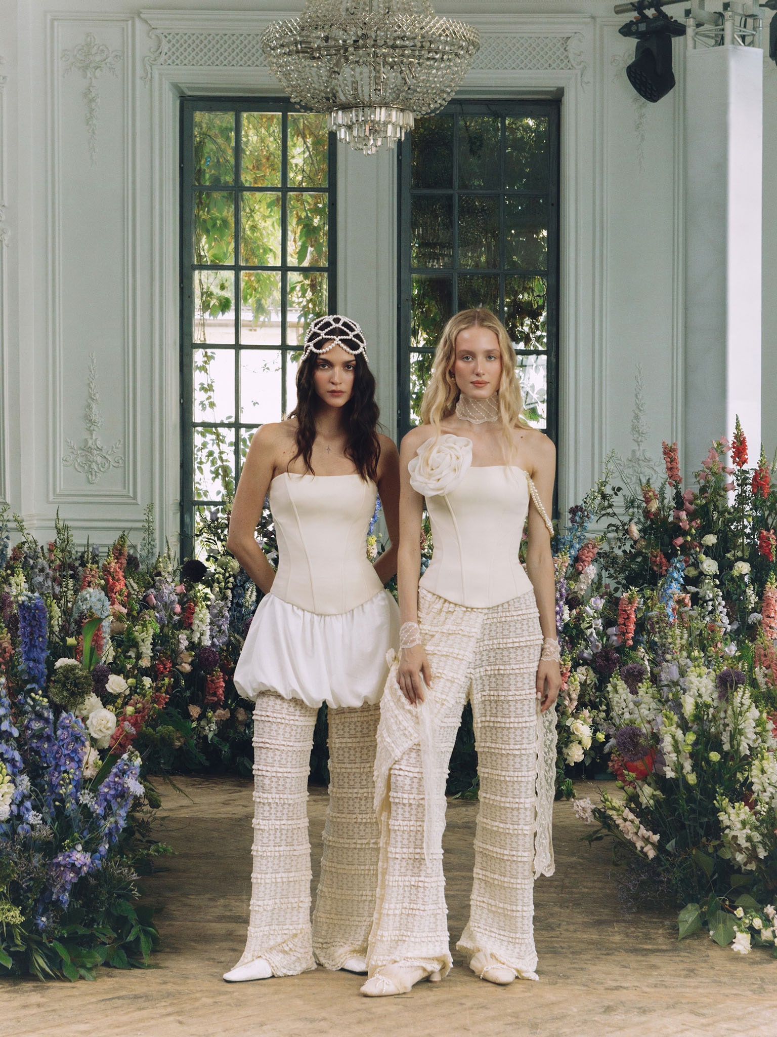 Однотонный корсет с открытыми плечами