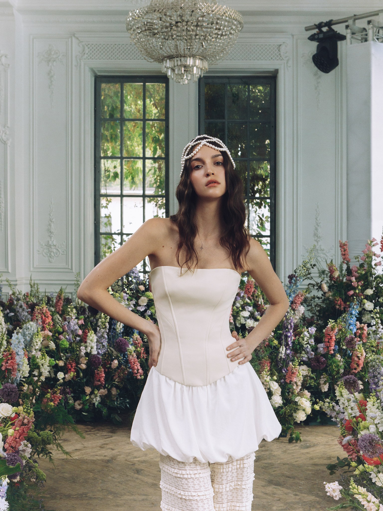 Однотонный корсет с открытыми плечами