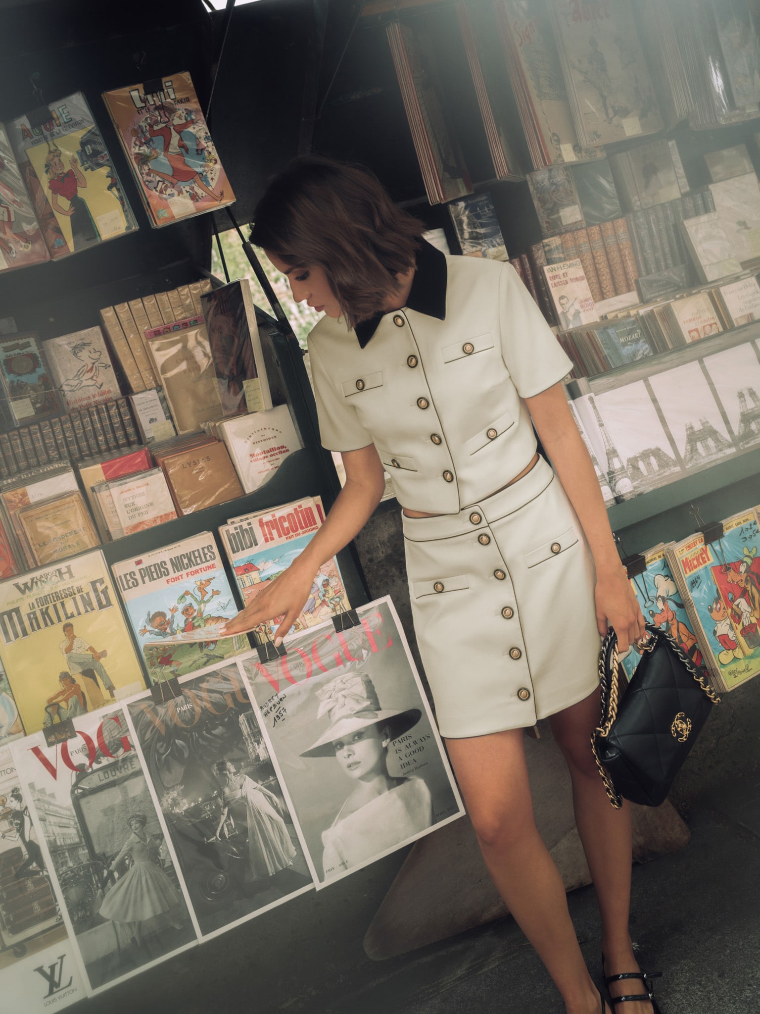 Однобортный жакет с короткими рукавами и контрастным декором