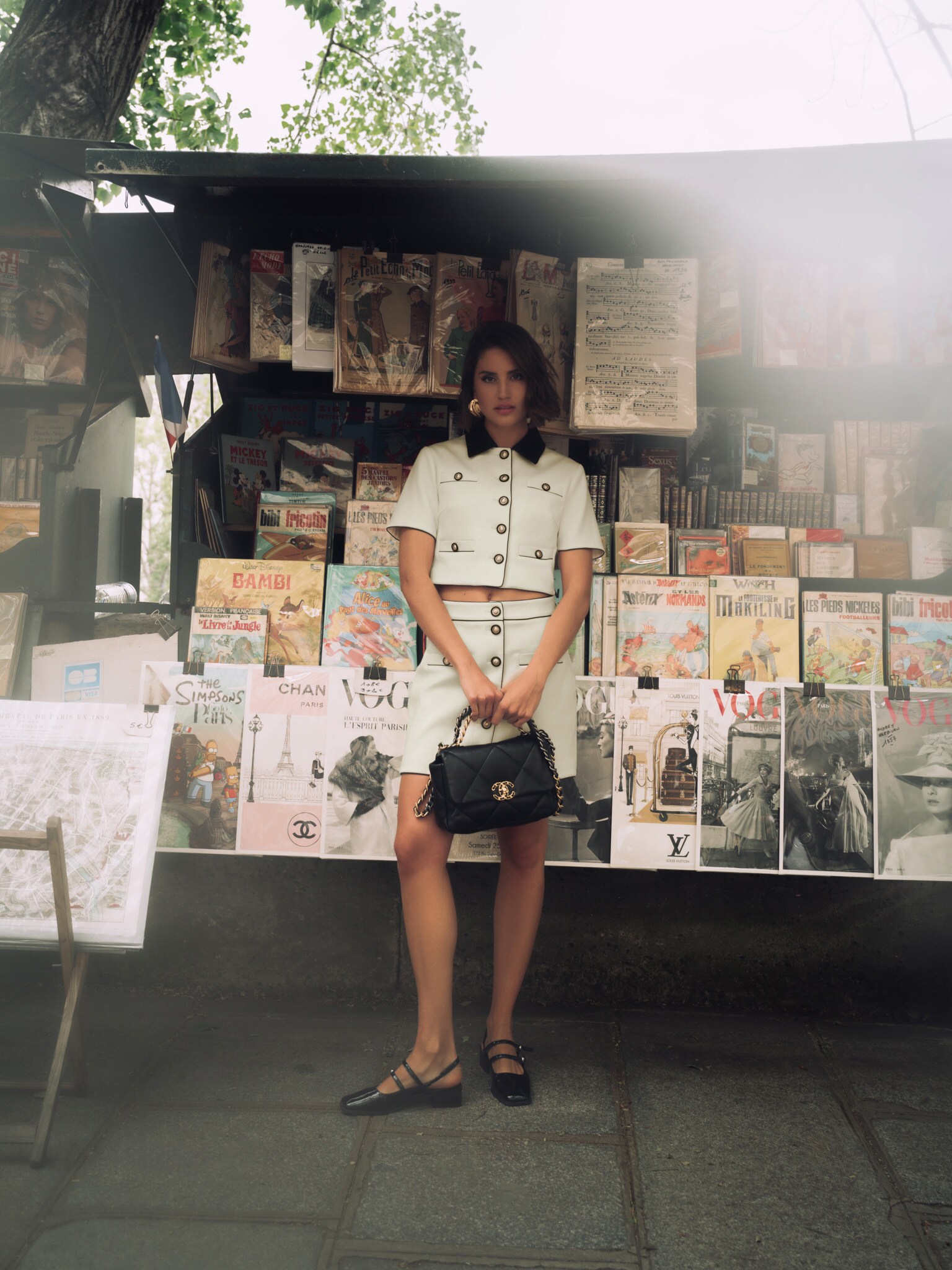 Straight mini skirt with contrasting decorations