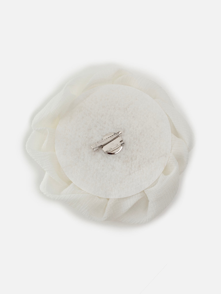 Брошь в виде крупного цветка