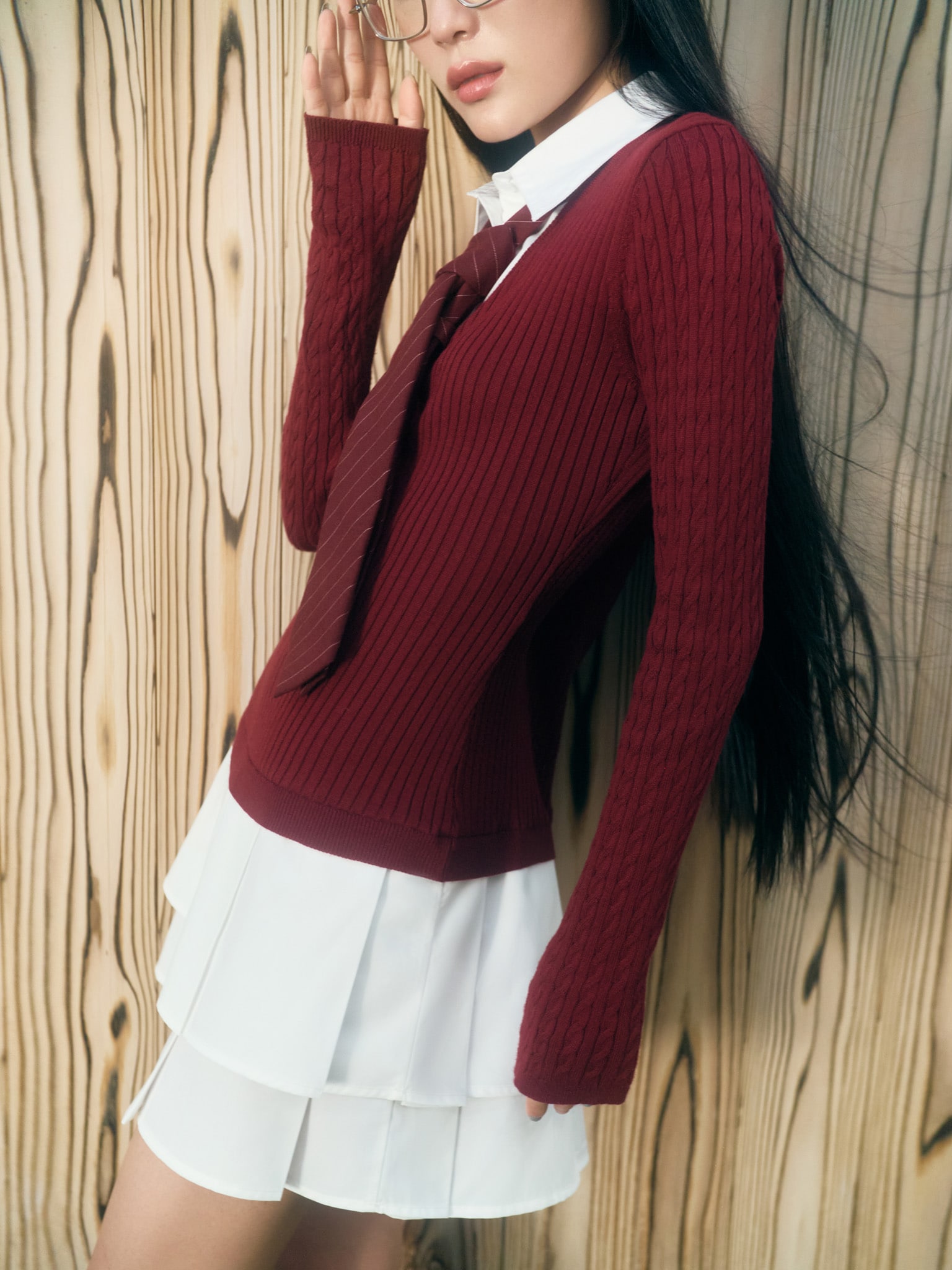 Minikleid aus zwei Materialien mit Faltenrock