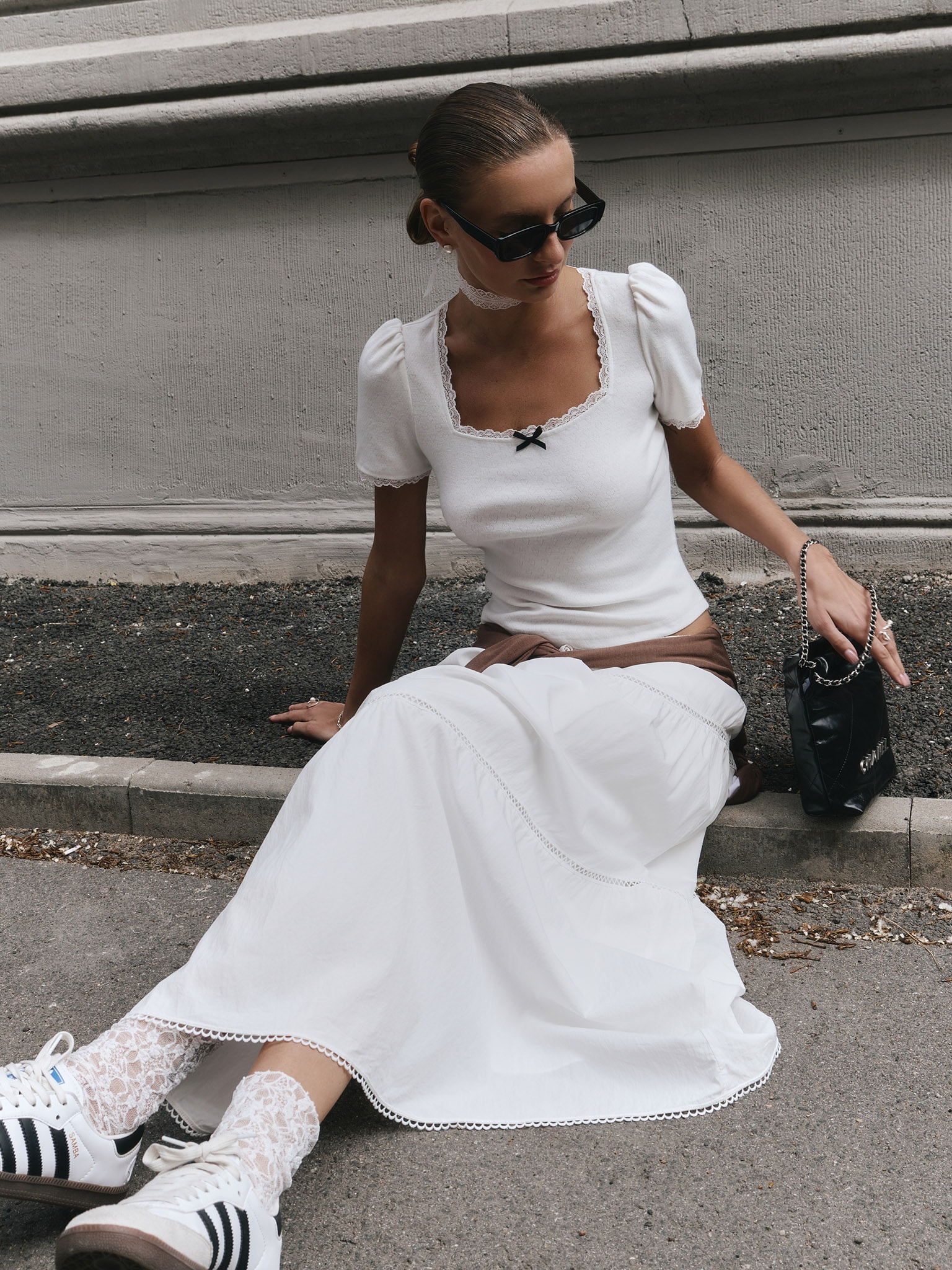 T-shirt with lace trim and collar bow