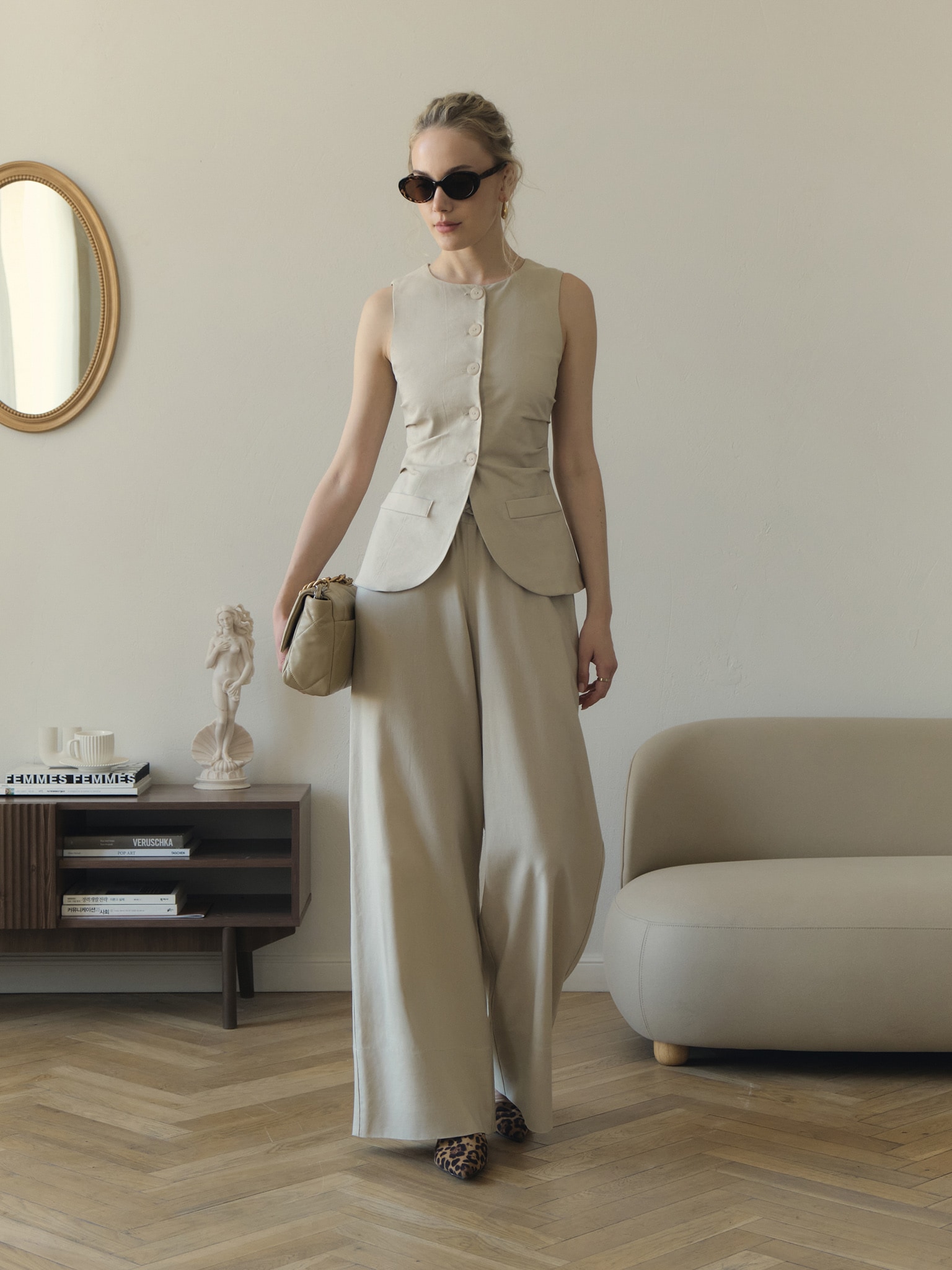 Льняной жилет приталенного кроя