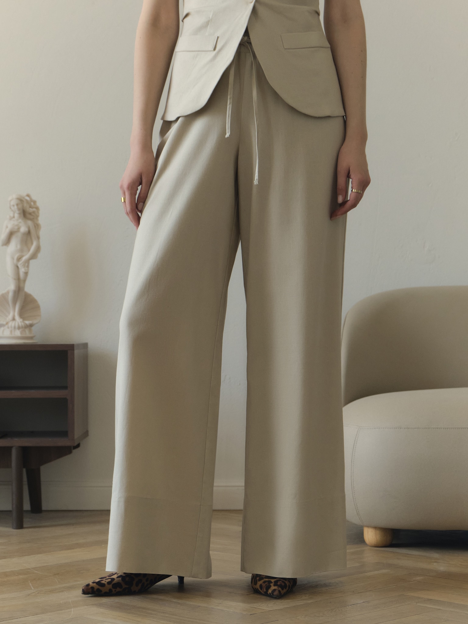 Pantalon ample en lin avec liens a nouer a la taille LICHI Online fashion store