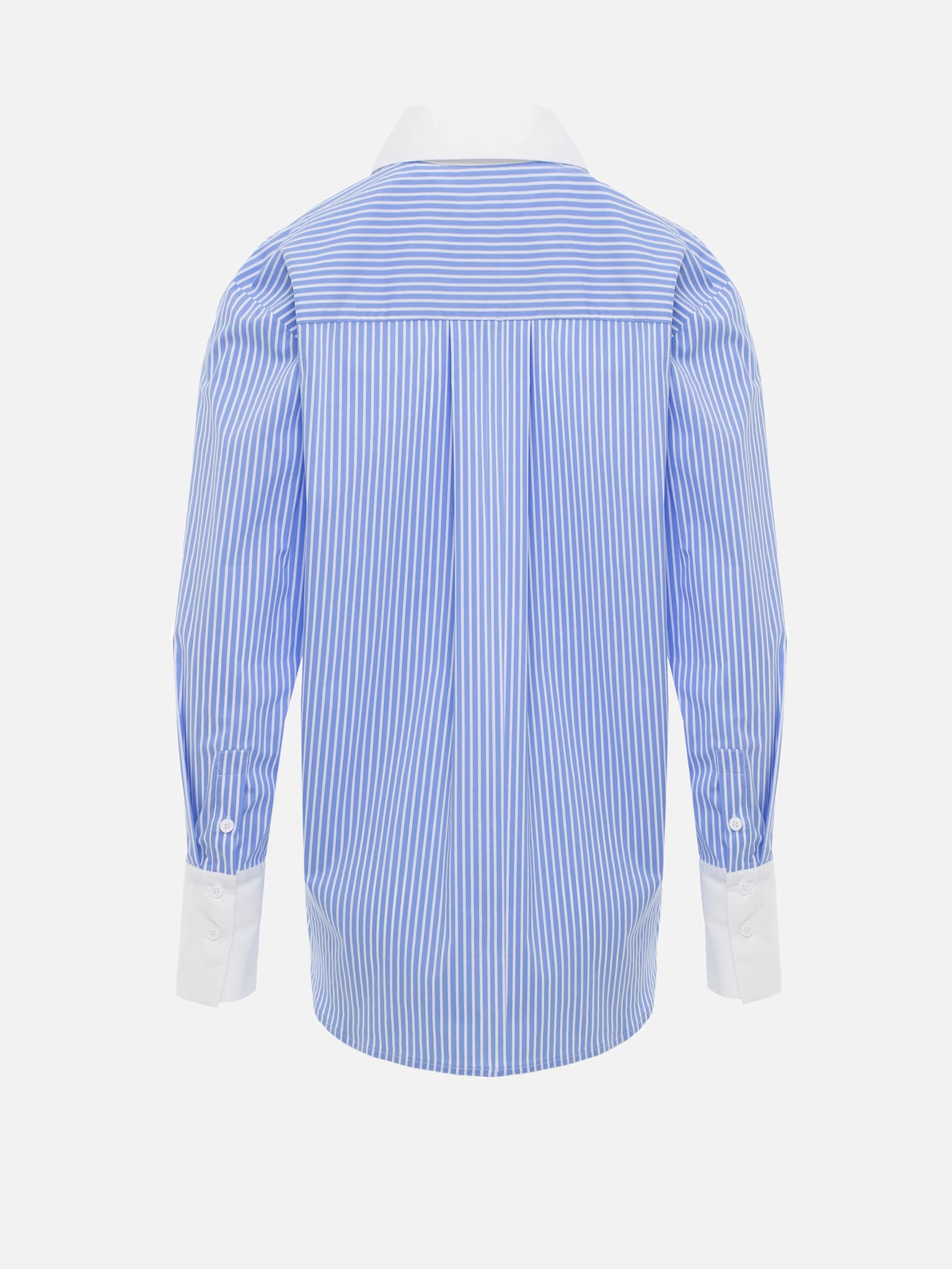 Lockeres gestreiftes Hemd mit monochromen Einsätzen und Stickerei