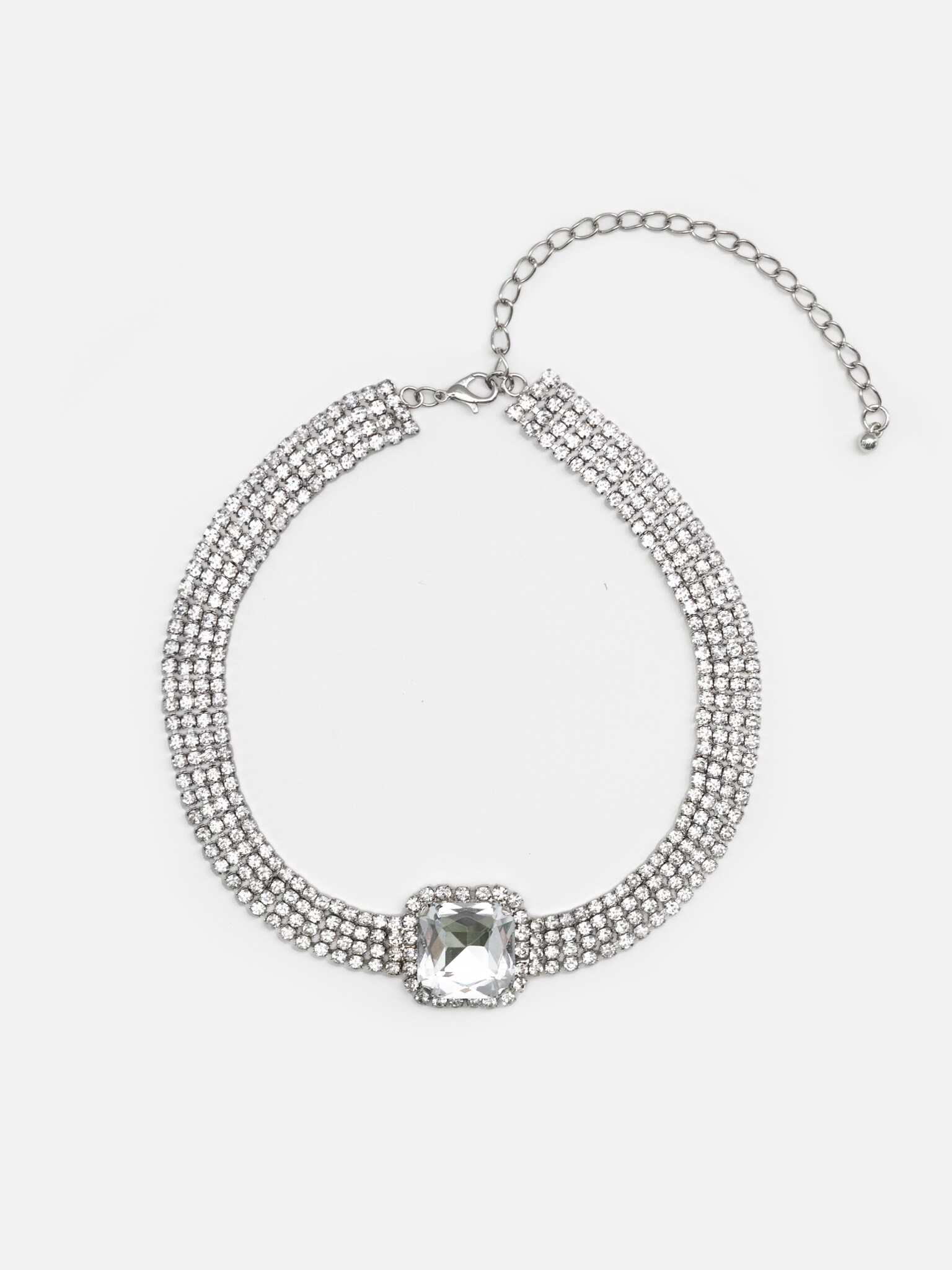 Колье-чокер из страз разного размера