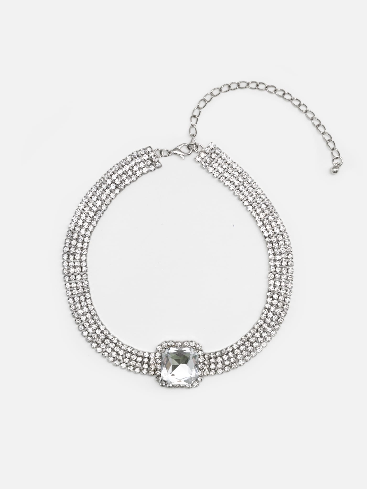 Колье-чокер из страз разного размера