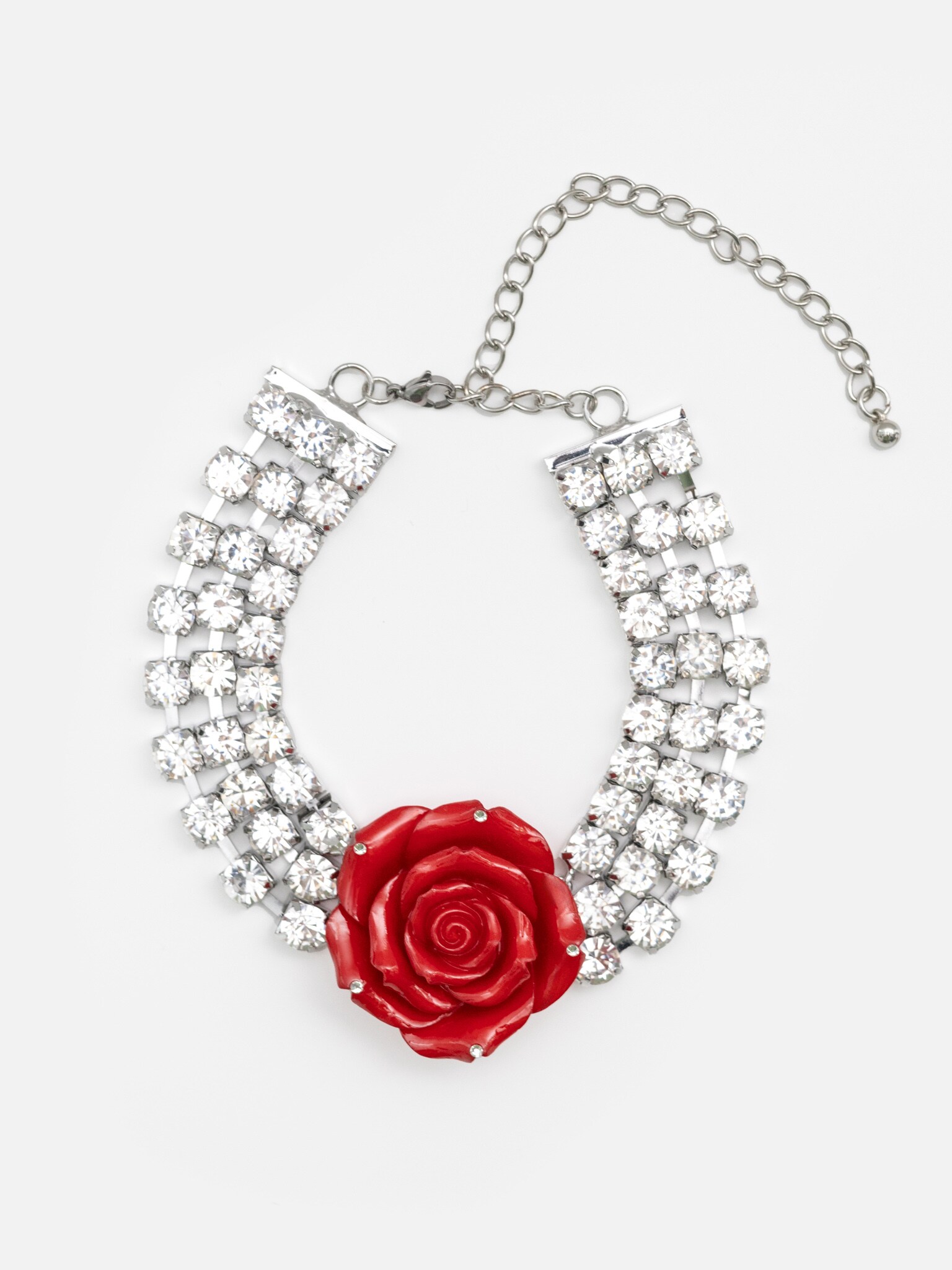Choker necklace with stones and a contrasting rose
