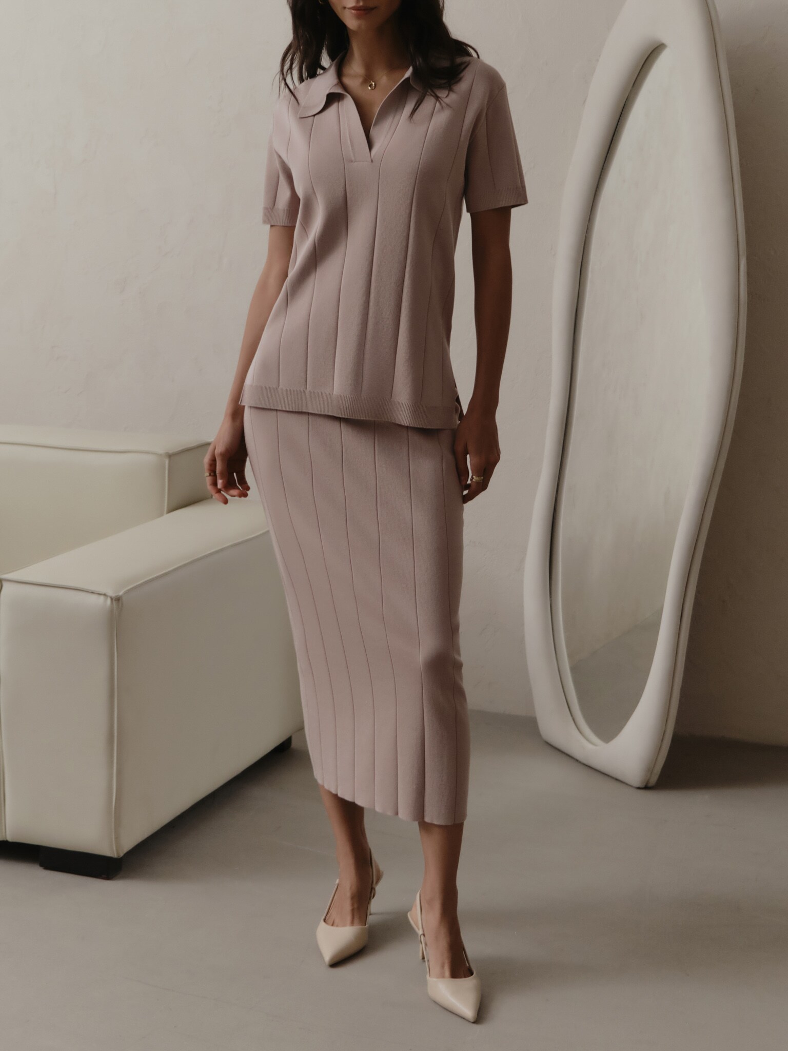 Прямое поло из рельефного трикотажа :: LICHI - Online fashion store