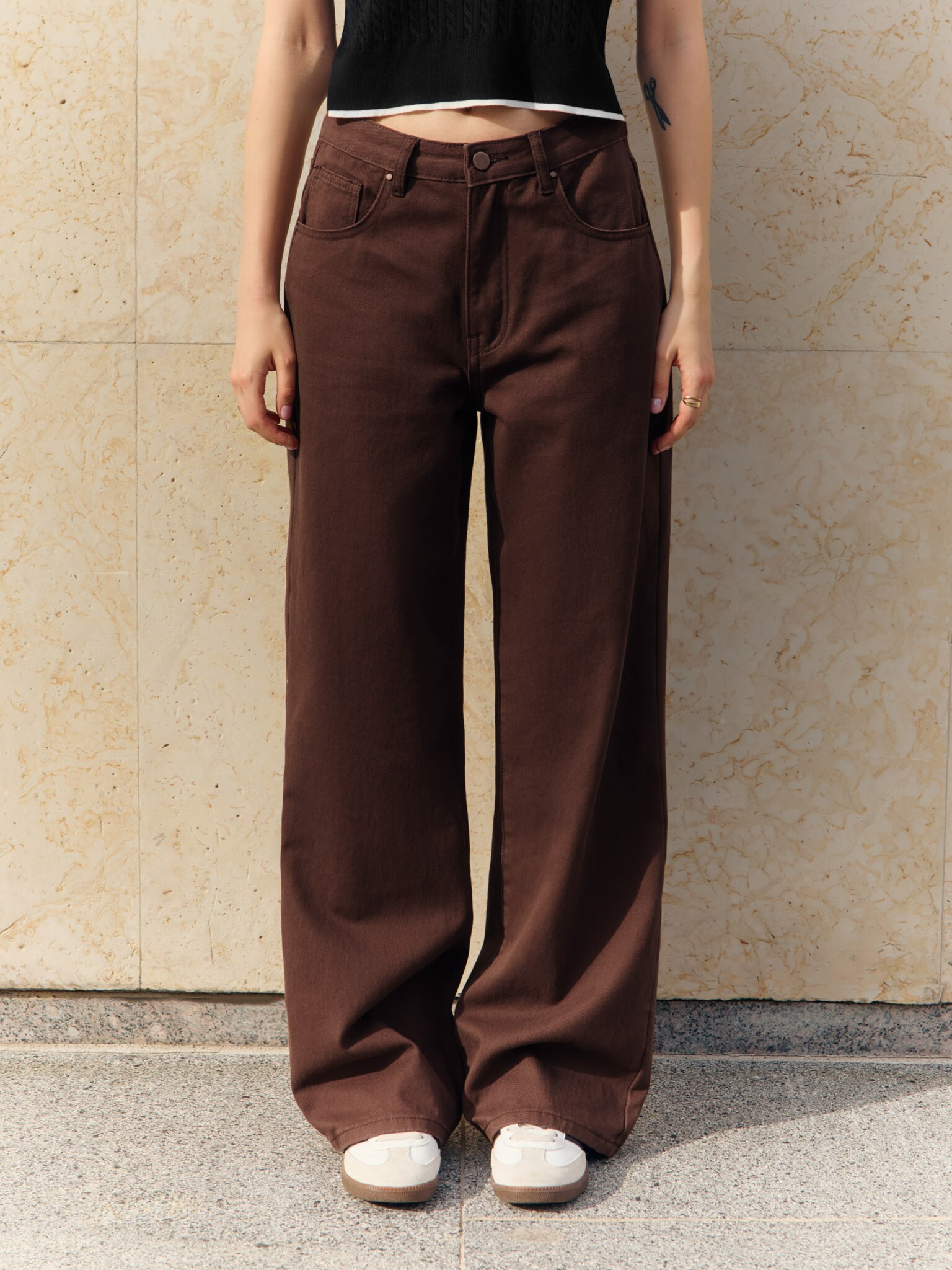 Loose mid-rise jeans