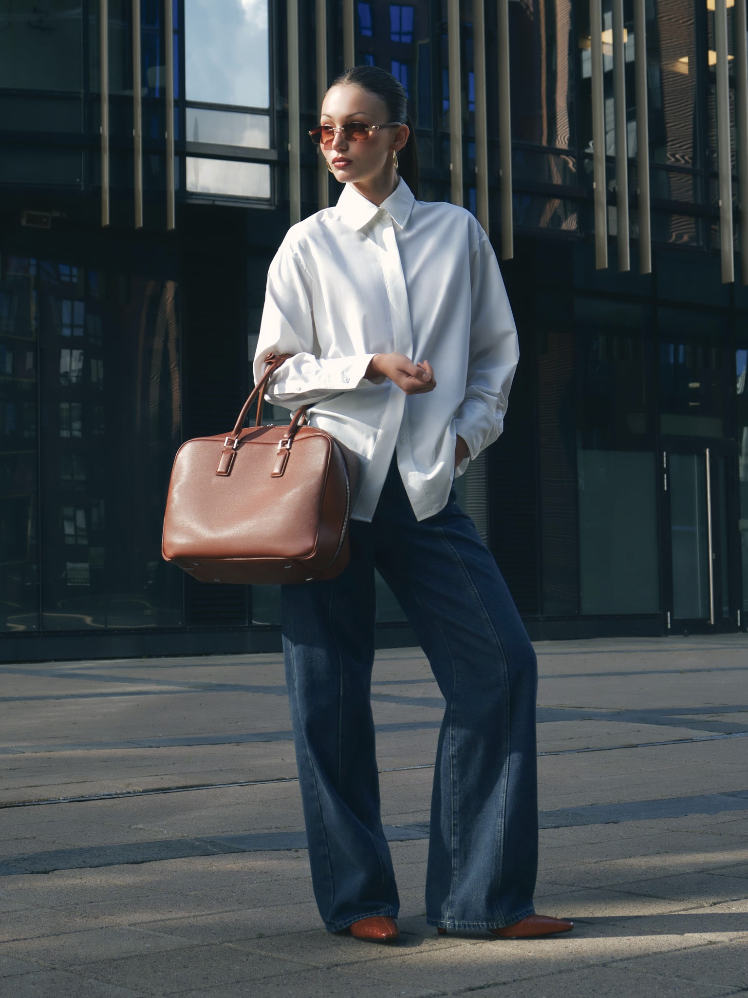 Прямые джинсы с прострочкой спереди :: LICHI - Online fashion store
