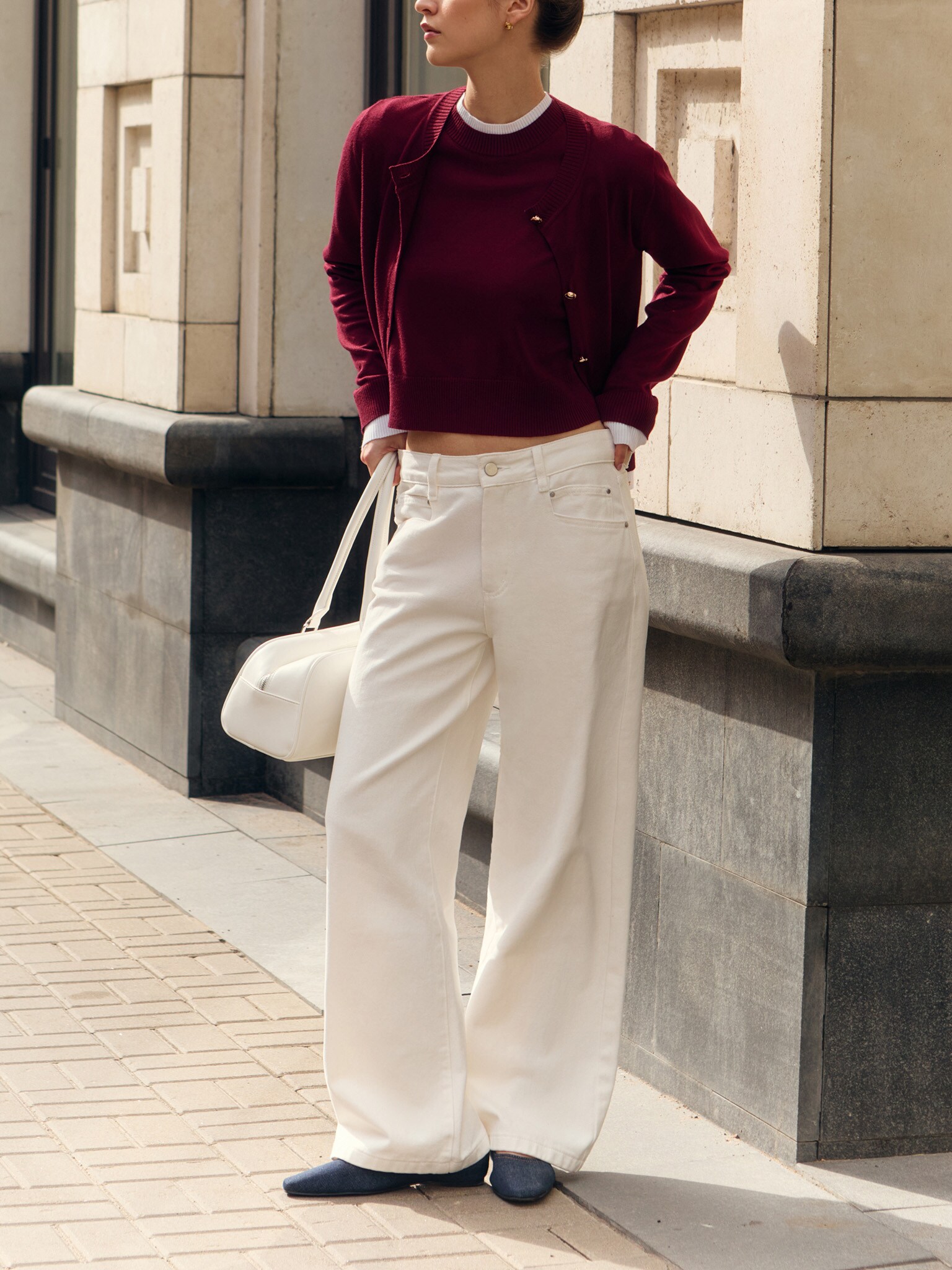 Knitted jersey T-shirt with contrast edging on the collar