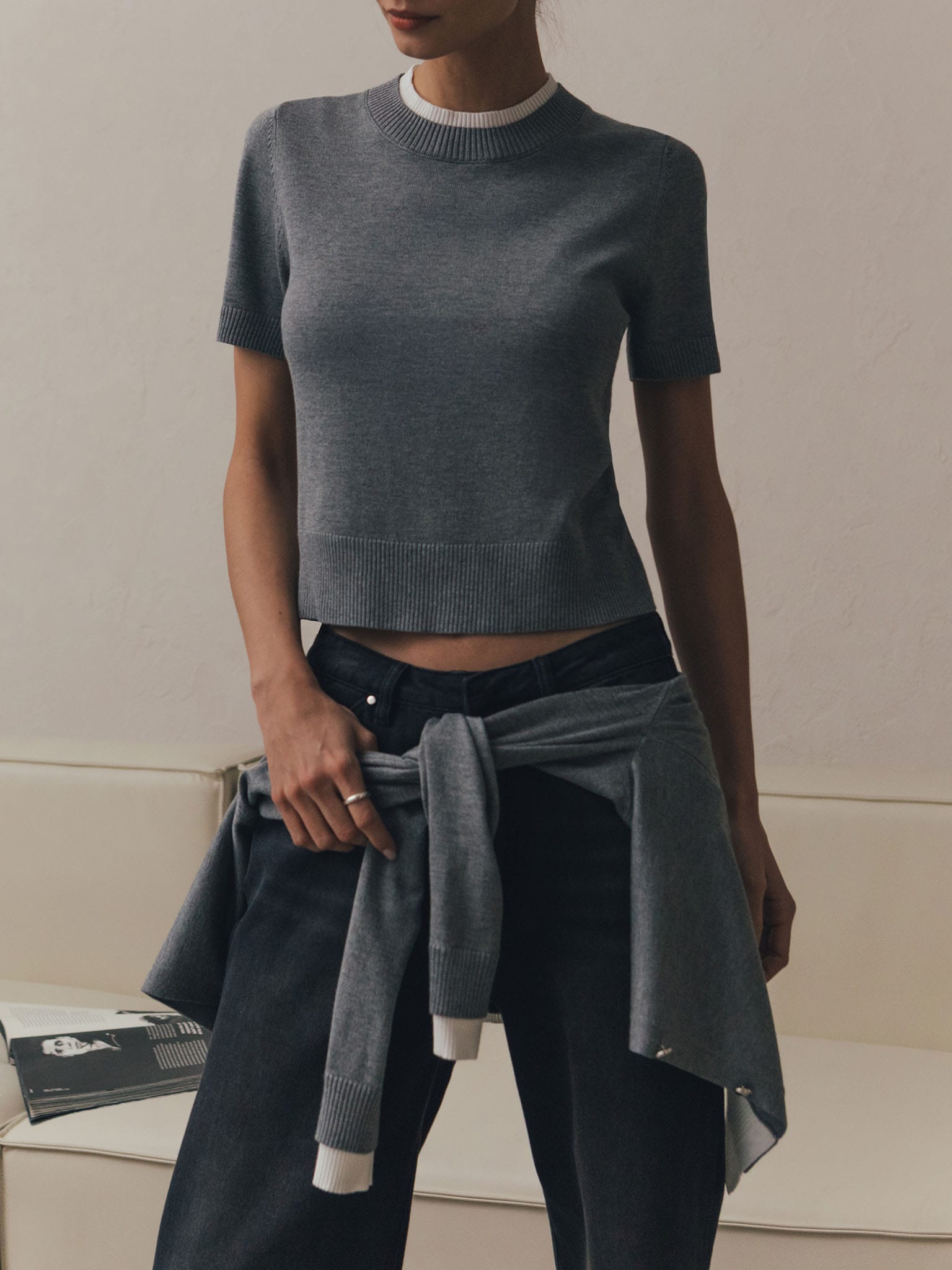 Knitted jersey T-shirt with contrast edging on the collar