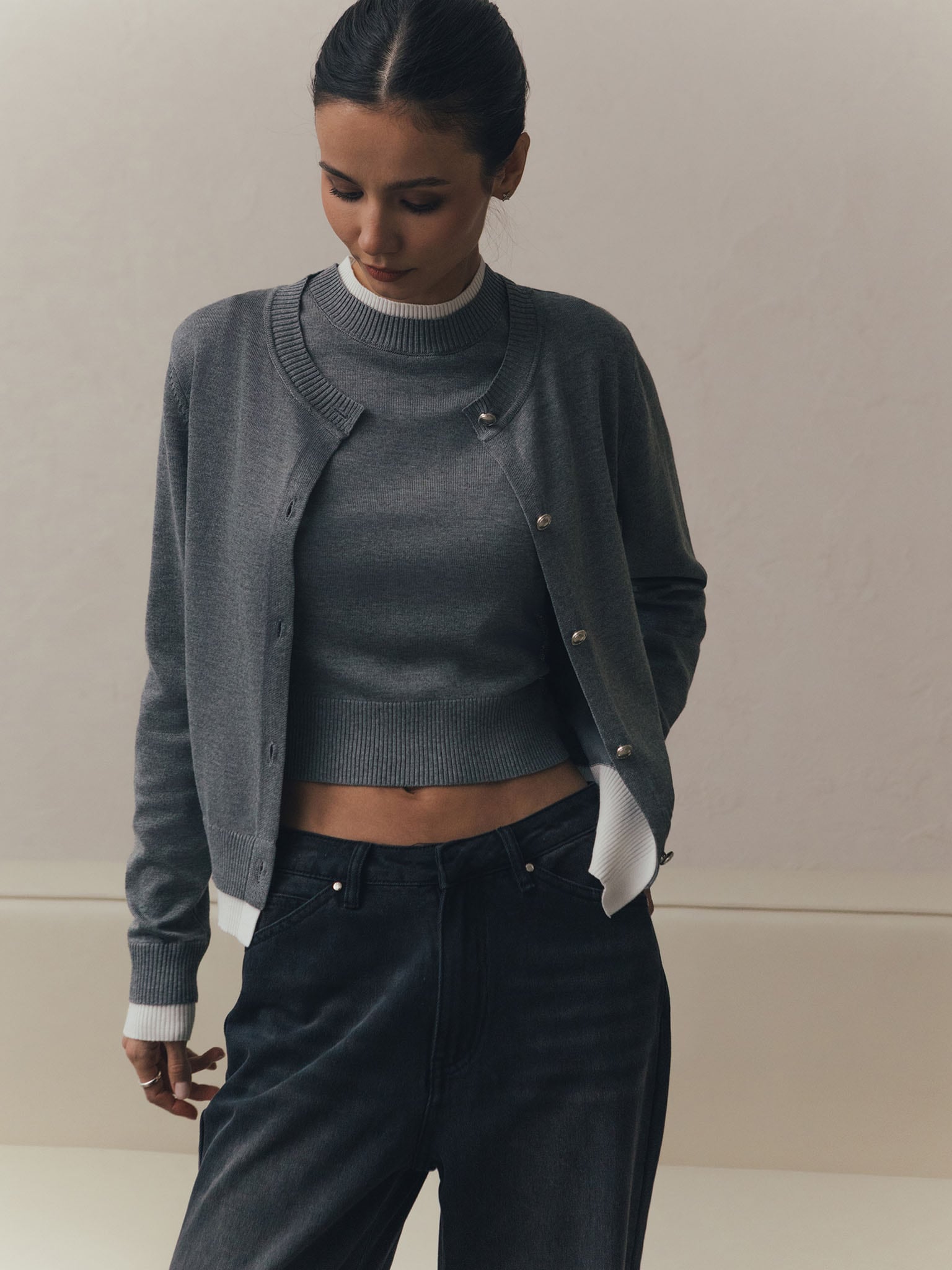 Knitted jersey T-shirt with contrast edging on the collar