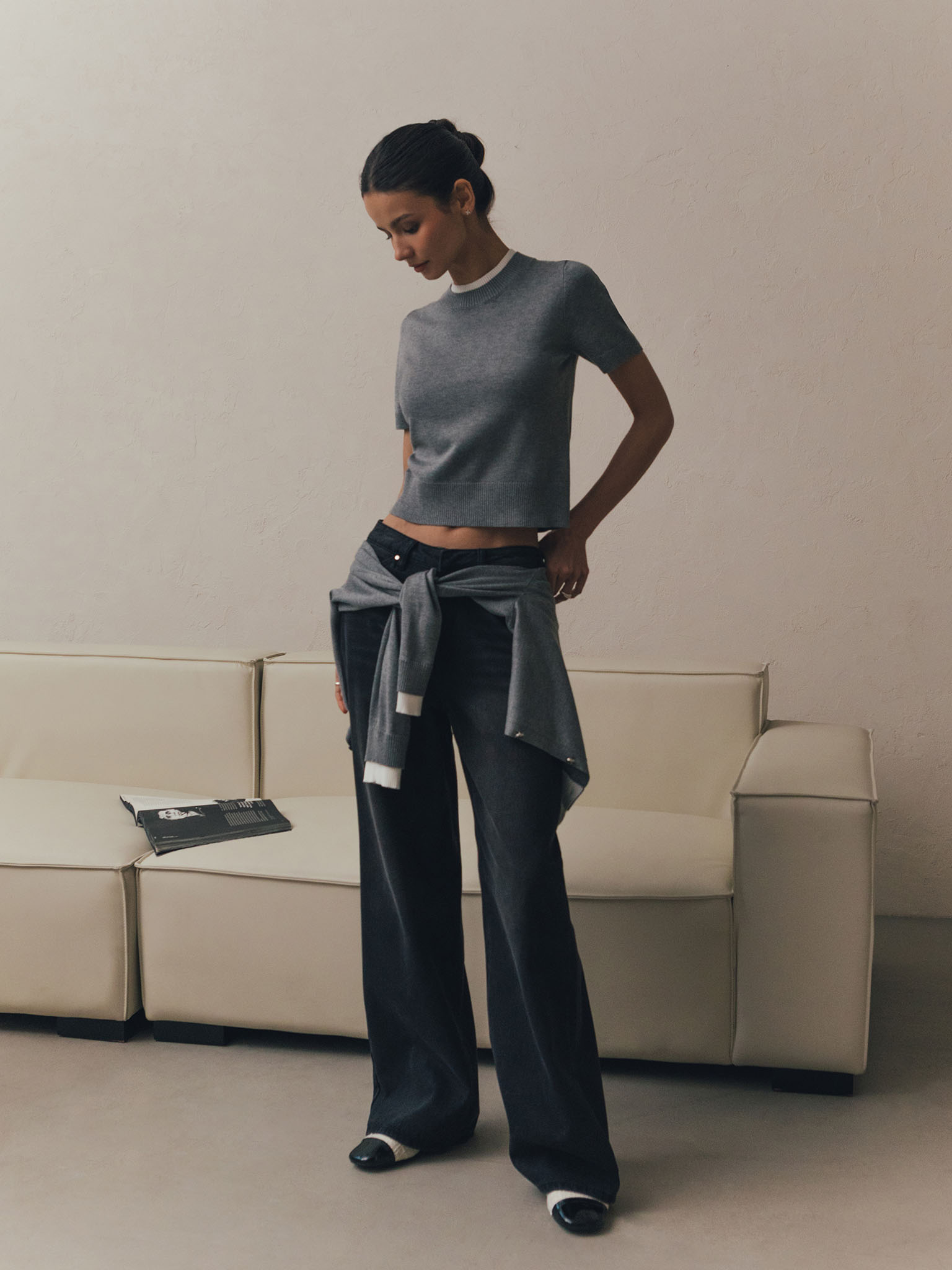 Knitted jersey T-shirt with contrast edging on the collar