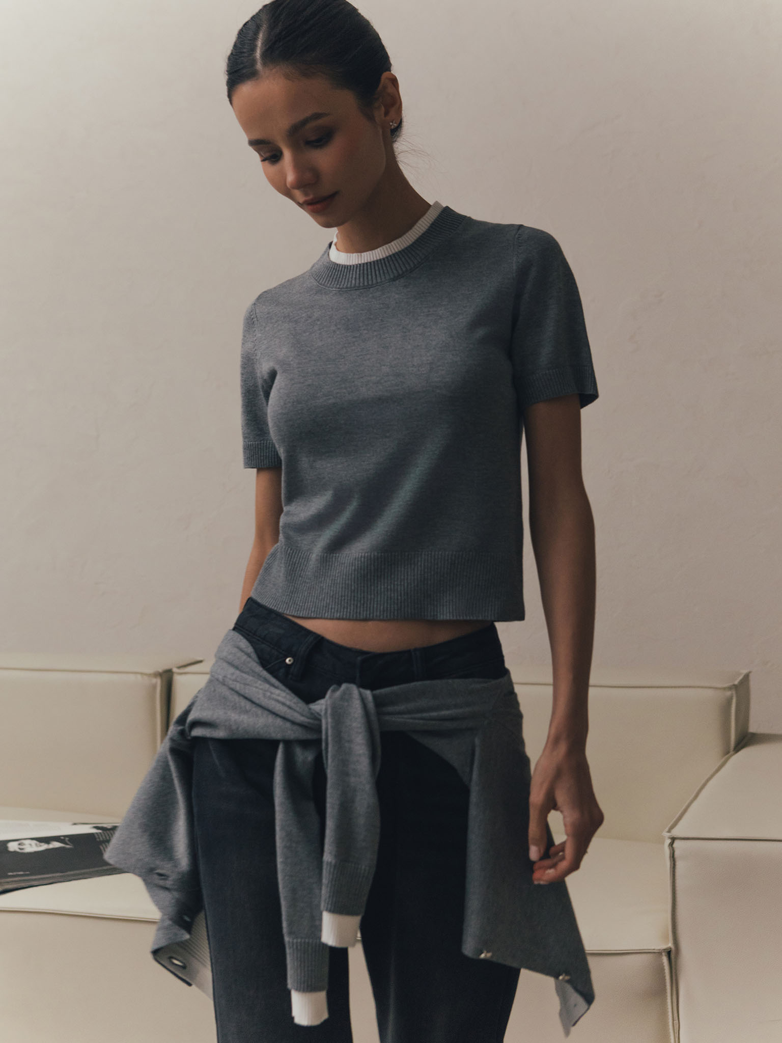 Knitted jersey T-shirt with contrast edging on the collar