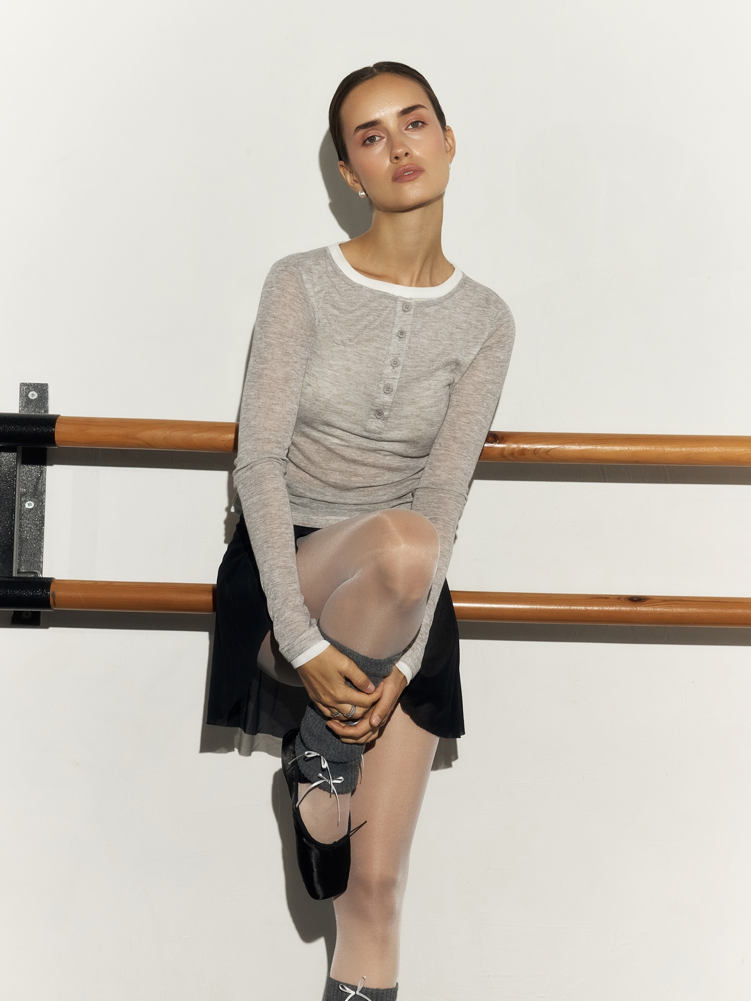 Doppeltes Oberteil mit Knöpfen am Kragen